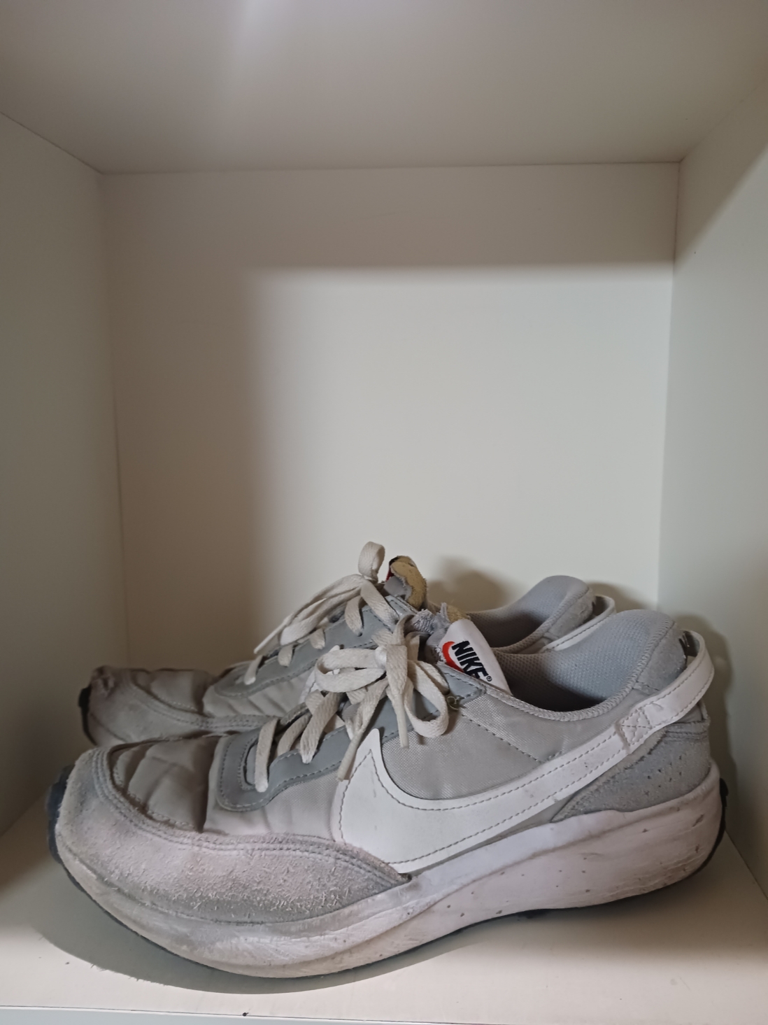 Nike Waffle Debut Grey Fog White 착용 스타일 - 1