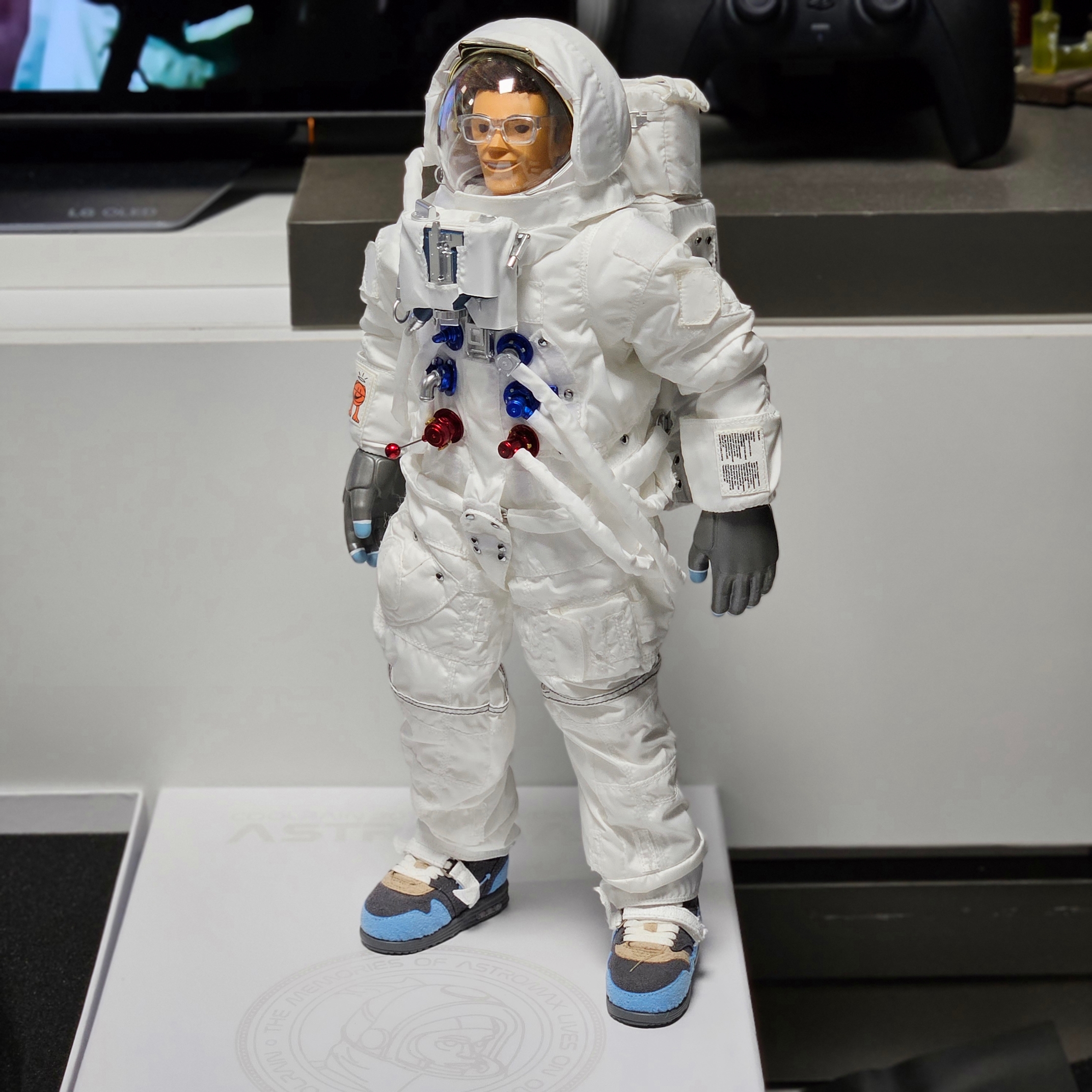 Coolrain x Blitzway Astromax White 착용 스타일 - 3