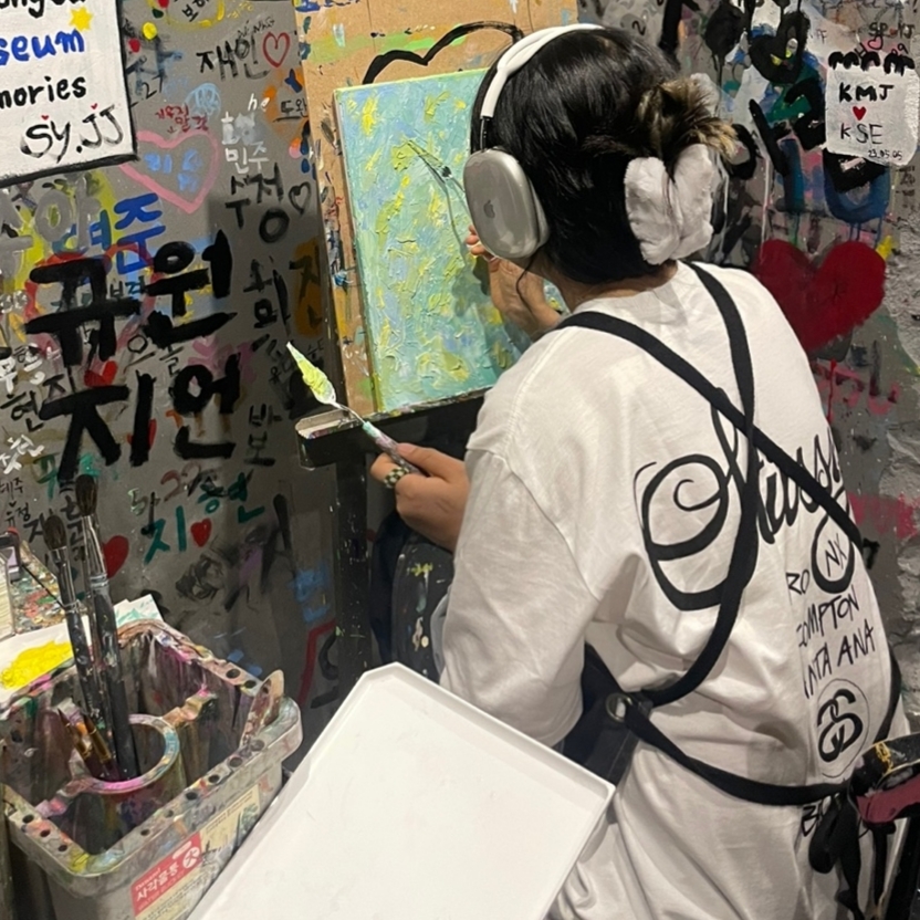 Stussy World Tour T-Shirt White 2023, Apple AirPods Max Lightning Silver (Korean Ver.) 착용 스타일