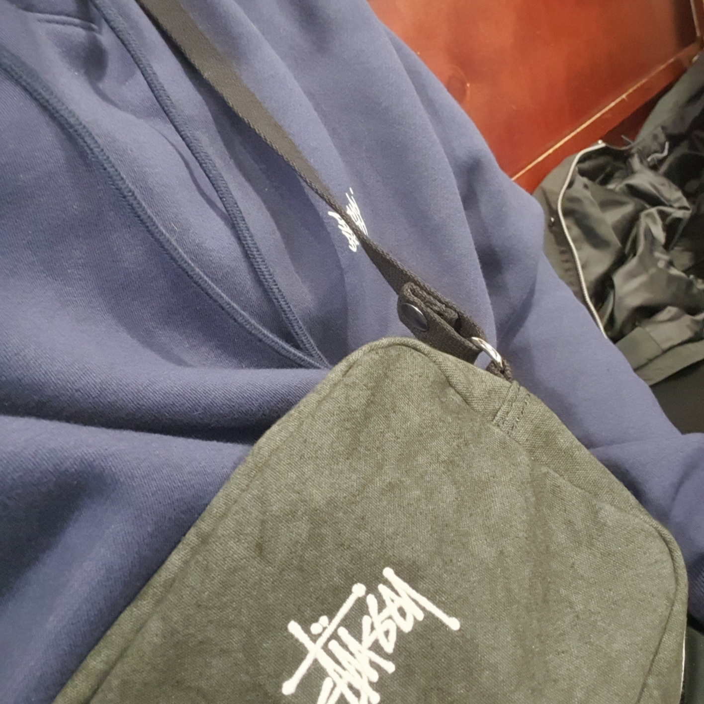 Stussy Canvas Side Pouch Washed Black 착용 스타일