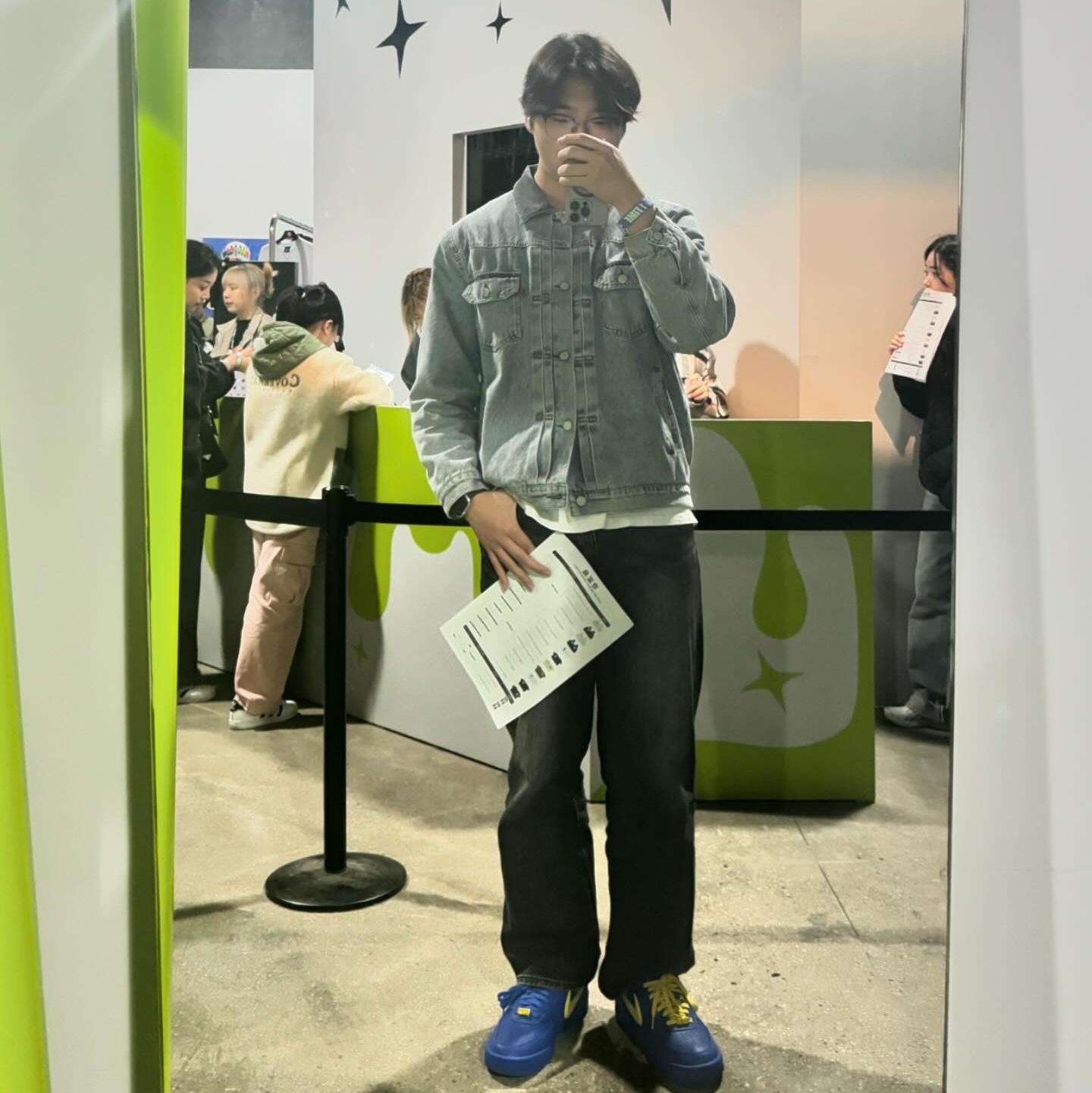 Stussy x Levi's Embossed Trucker Jacket Indigo, Nike x Ambush Air Force 1 Low SP Game Royal and Vivid Sulfur 착용 스타일