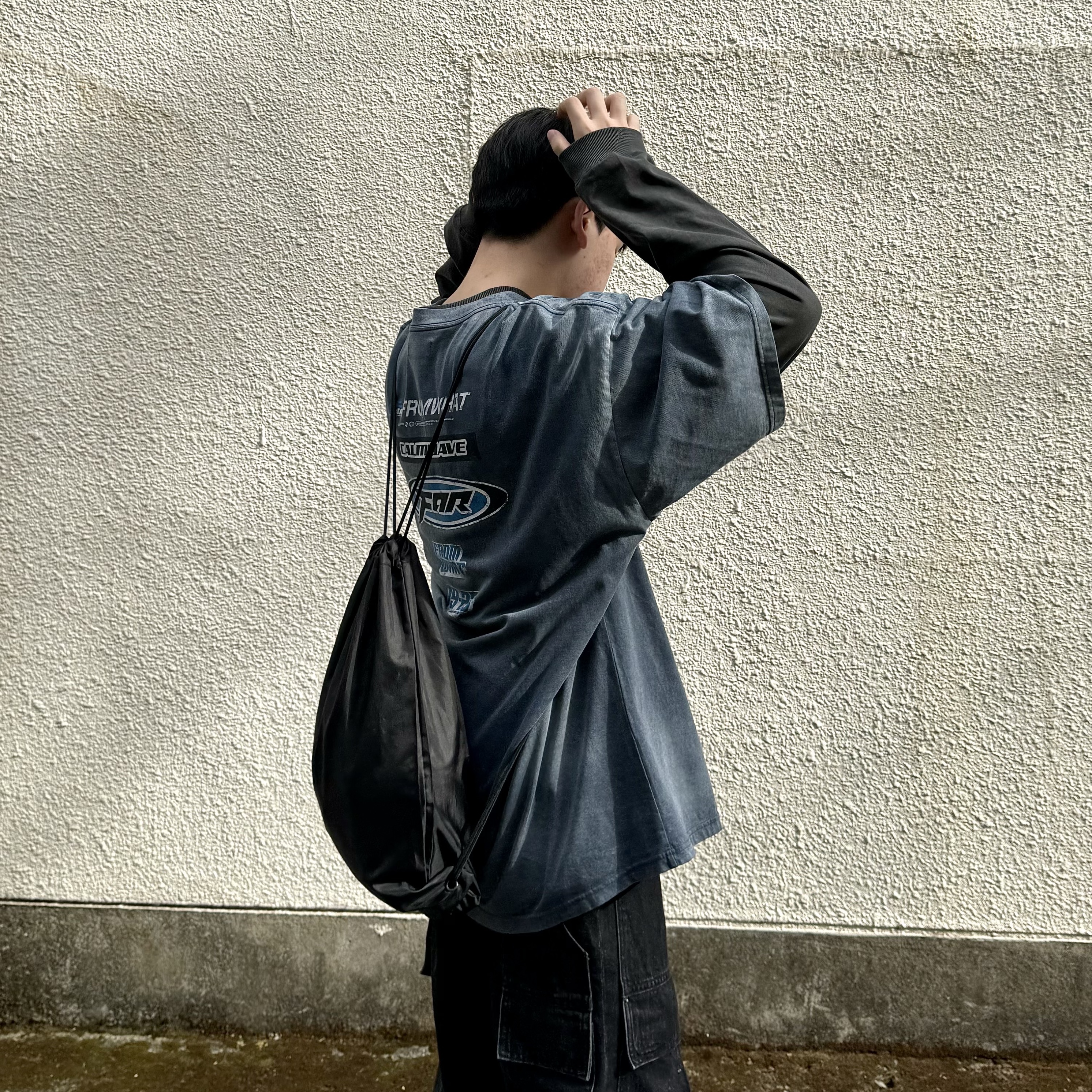 Farfromwhat Far Washed Logo T-Shirt Navy, Maison Mihara Yasuhiro Blakey OG Sole Canvas Low-top Sneakers White 착용 스타일 - 1