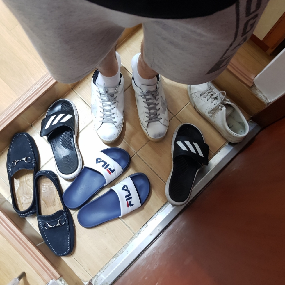 Golden Goose Superstar White Black Heel Tab Sneakers, Adidas Alphabounce Slide Cloud White Core Black 착용 스타일