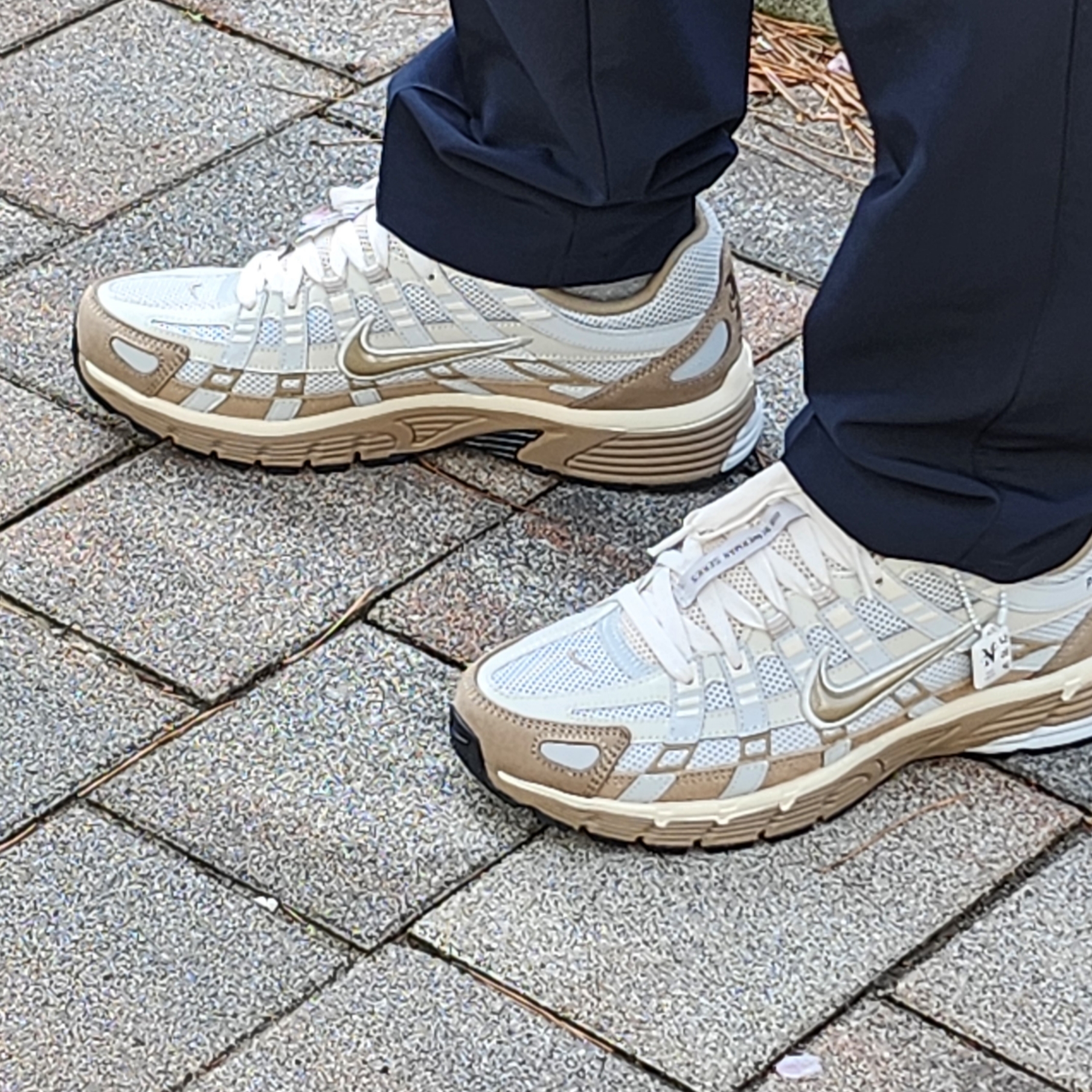 Nike P-6000 PRM Hangul Day Photon Dust Khaki 착용 스타일 - 2