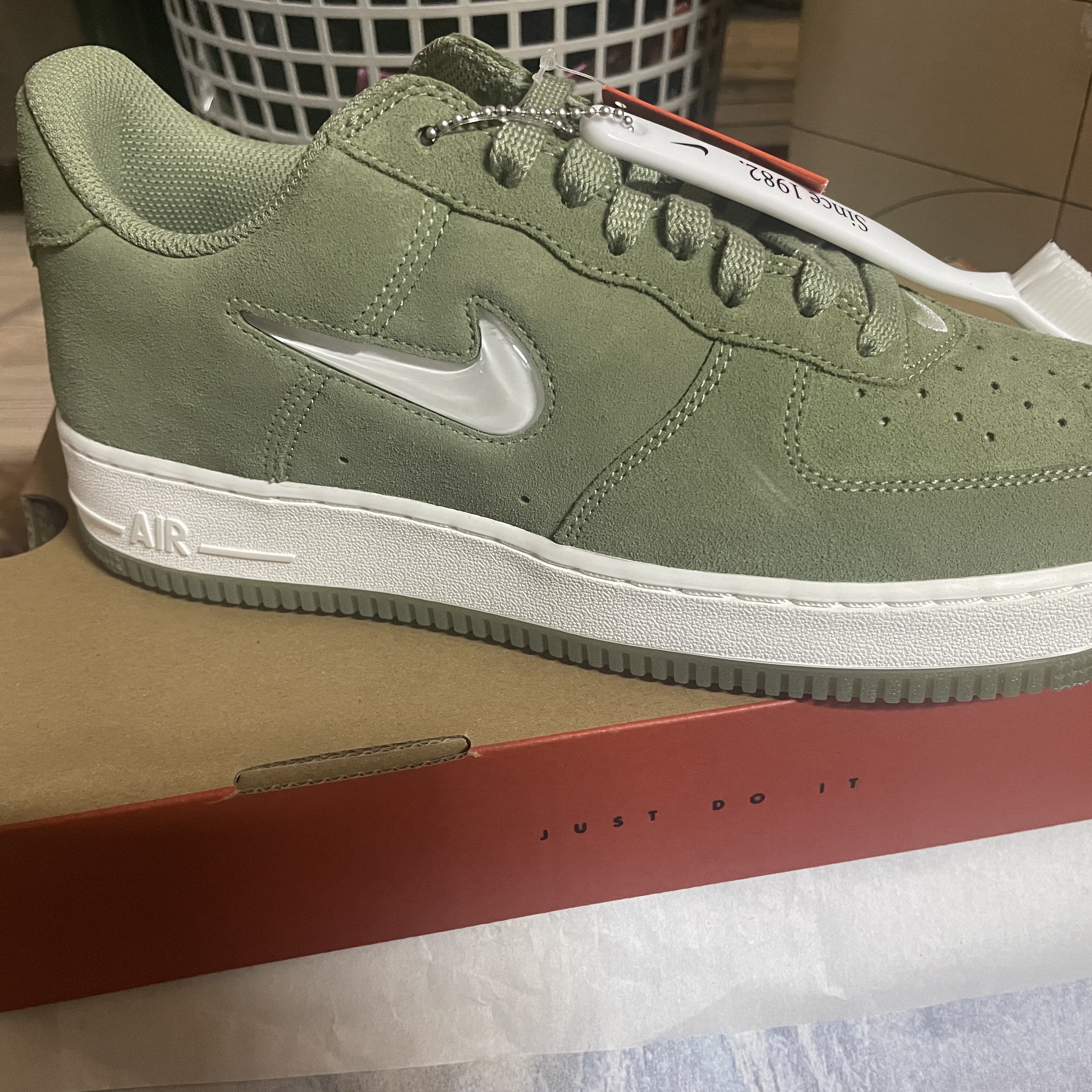 Nike Air Force 1 Low Retro Color of the Month Oil Green 착용 스타일