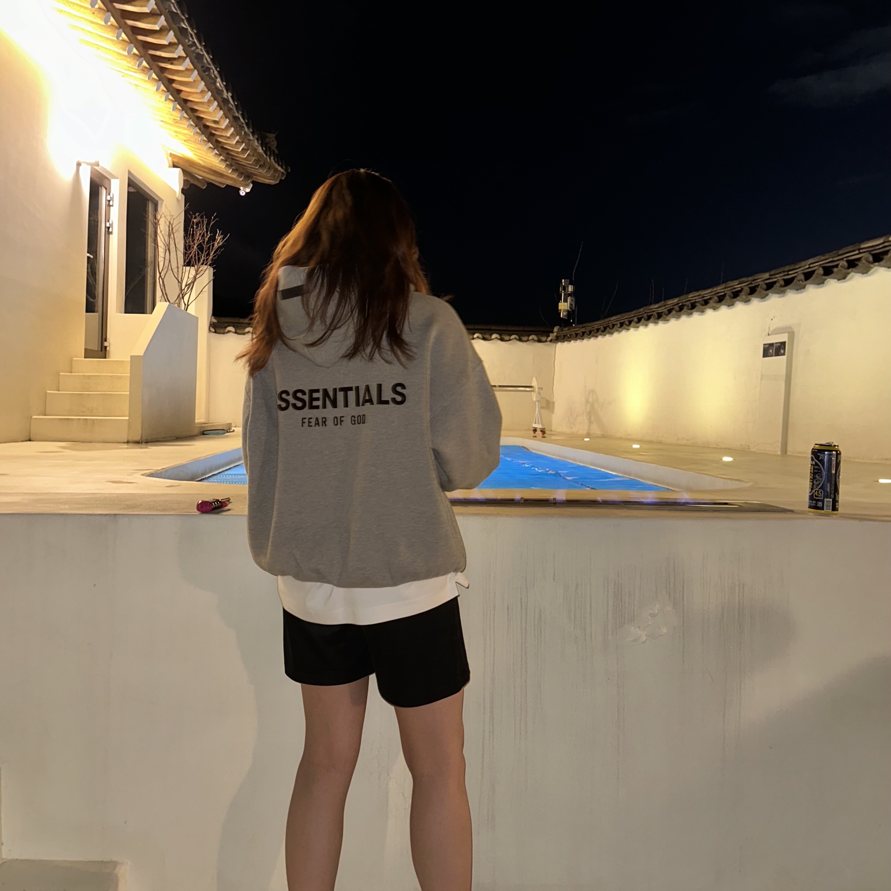 Essentials The Core Collection Hoodie Dark Oatmeal 착용 스타일