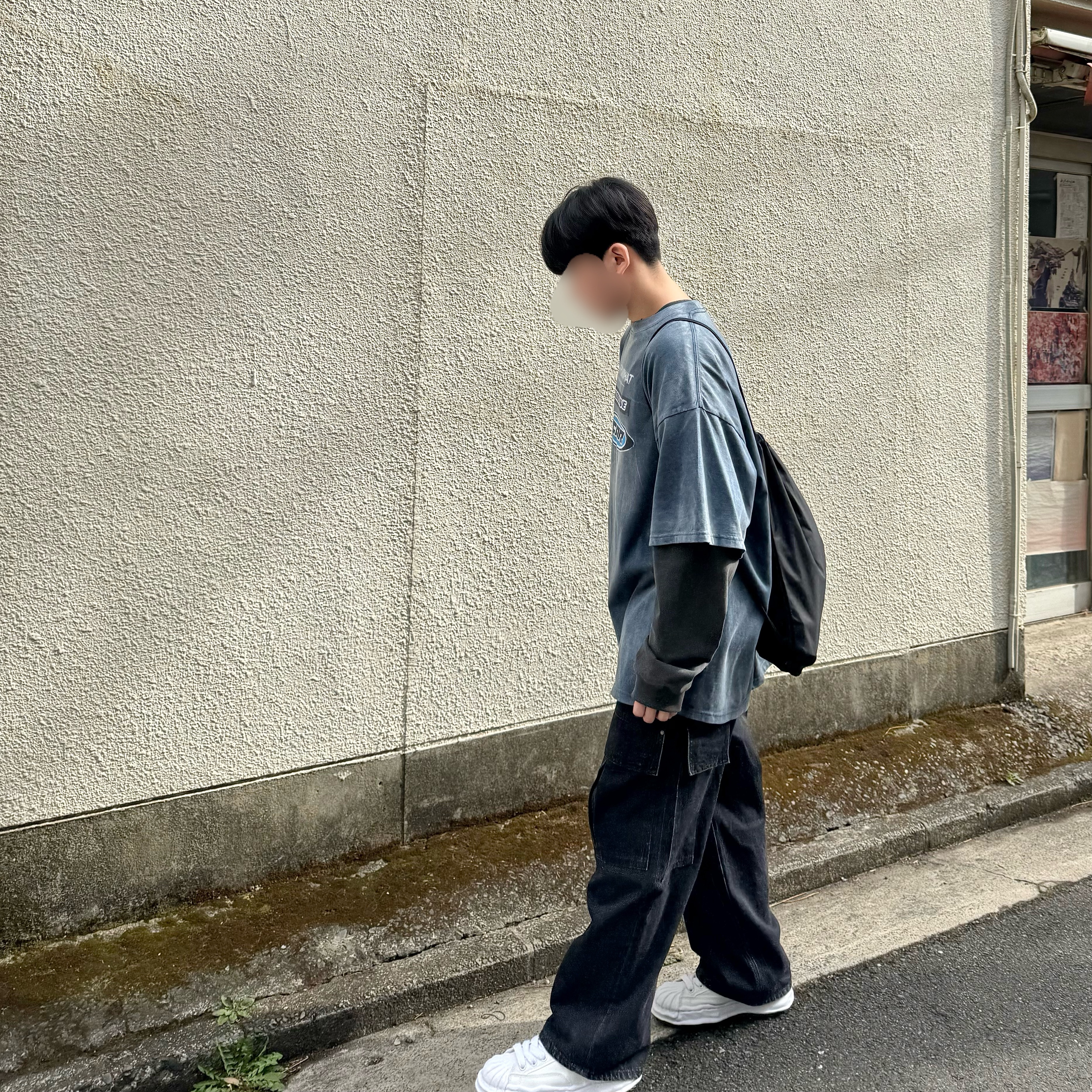 Farfromwhat Far Washed Logo T-Shirt Navy, Maison Mihara Yasuhiro Blakey OG Sole Canvas Low-top Sneakers White 착용 스타일 - 3