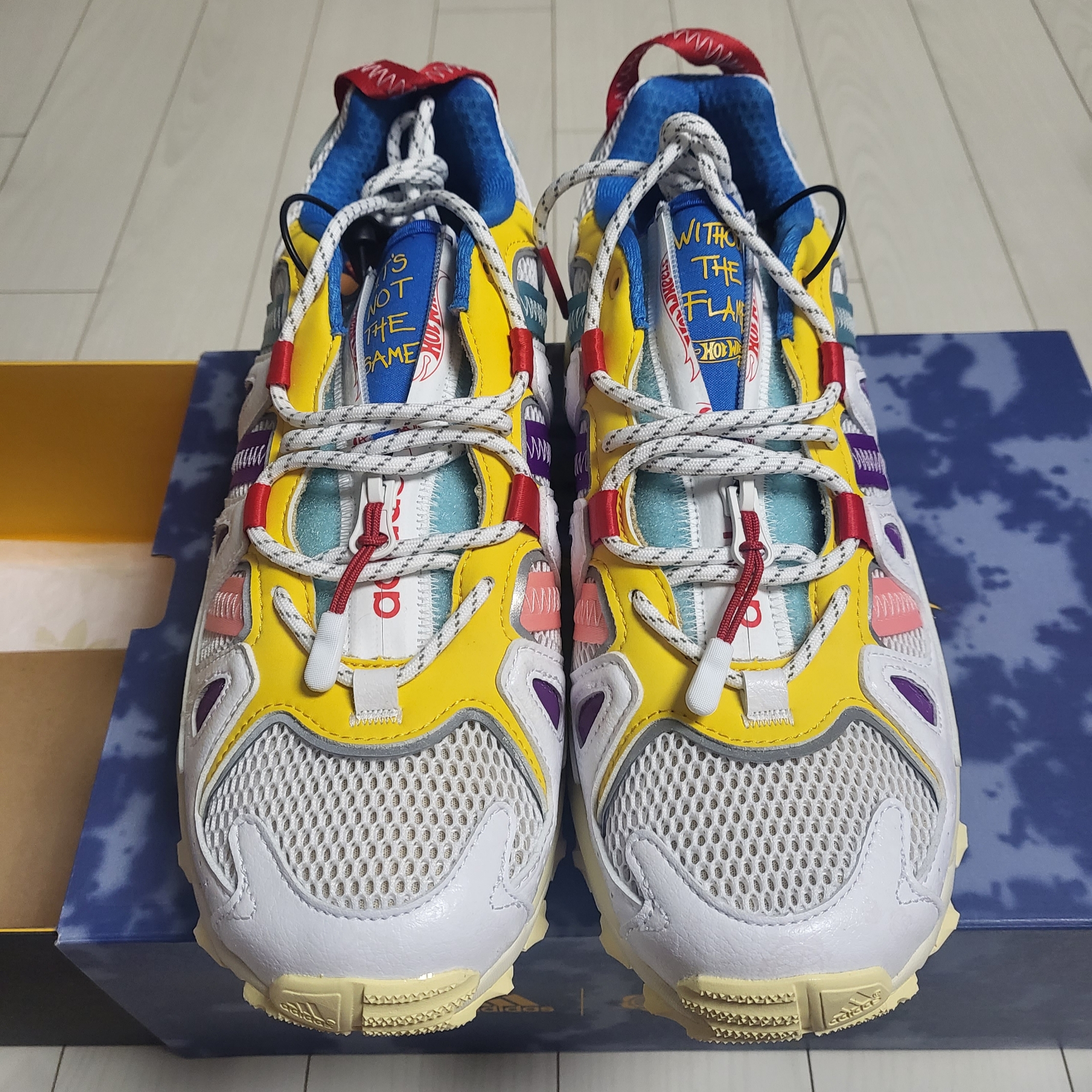 Adidas x Sean Wotherspoon x Hot Wheels Superturf Adventure White Bold Gold 착용 스타일 - 1