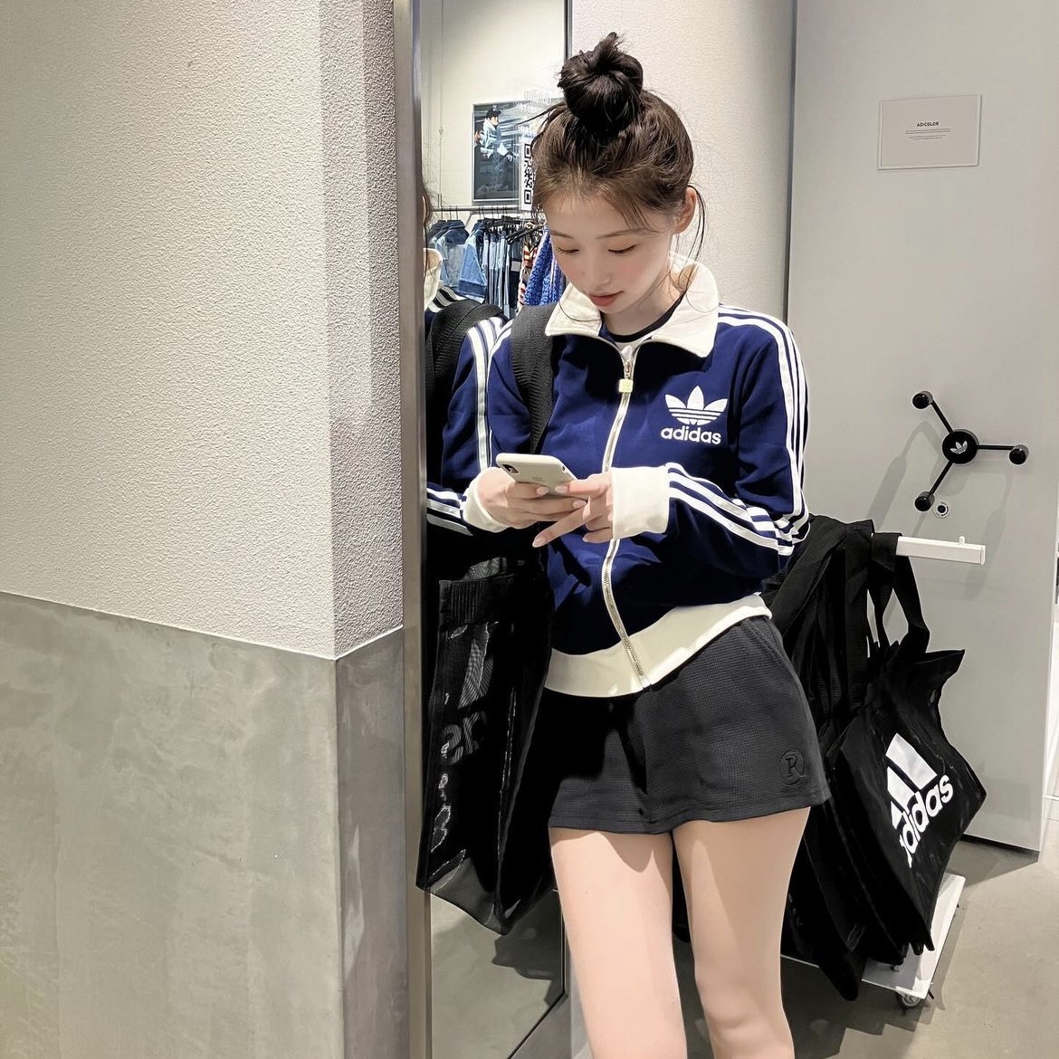 (W) Adidas Originals Beckenbauer Crepe Track Top Dark Blue - KR Sizing 착용 스타일 - 2