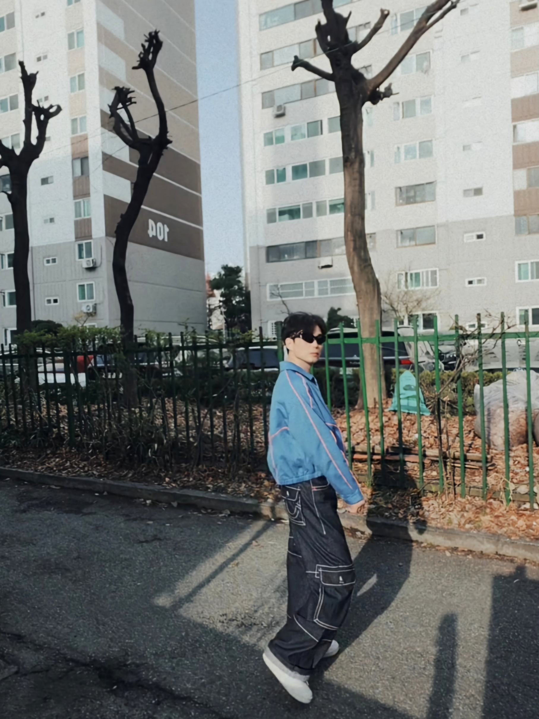 True Religion x KIRSH Stitch Point Denim Cargo Pants Blue Denim, Nike x Ambush Air Force 1 Low SP Phantom 착용 스타일 - 2