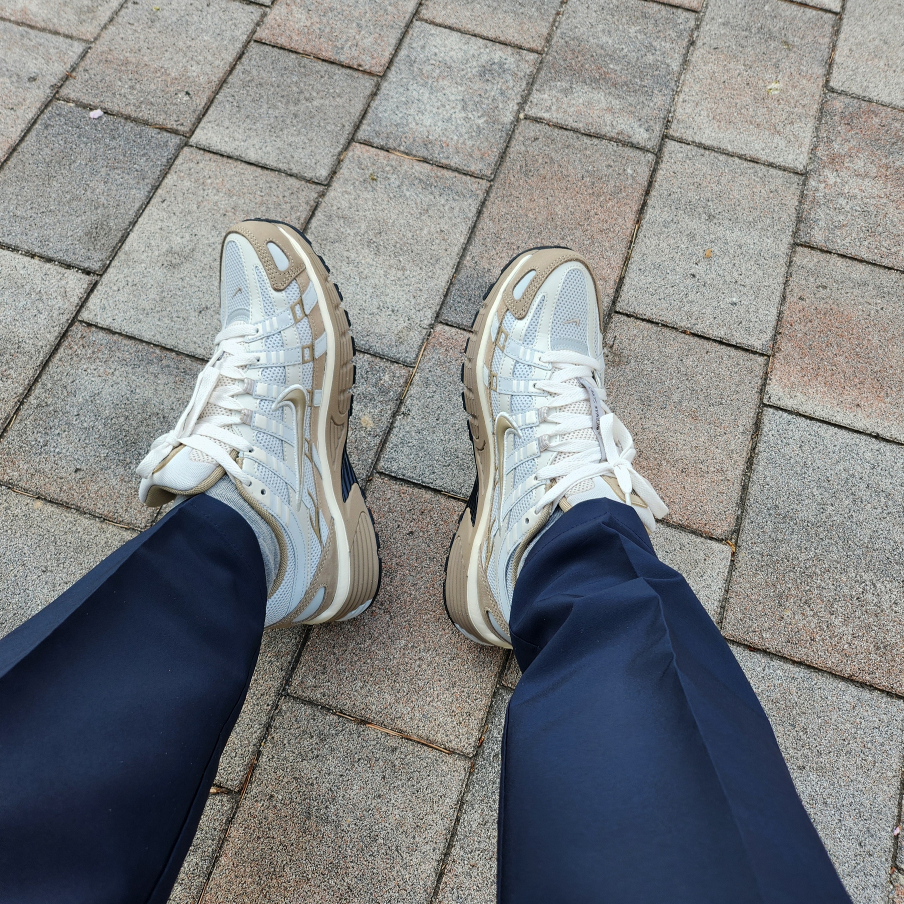 Nike P-6000 PRM Hangul Day Photon Dust Khaki 착용 스타일 - 5