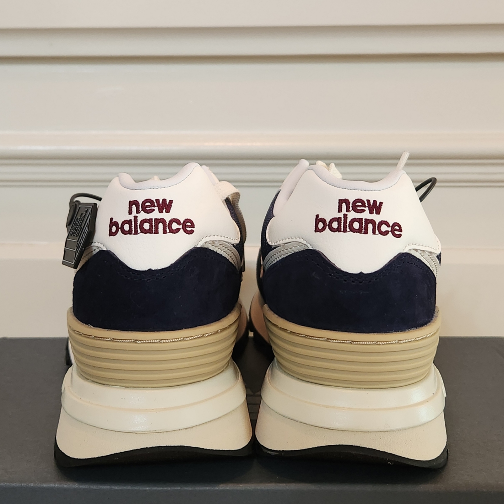 New Balance 574 Legacy Navy 착용 스타일 - 4