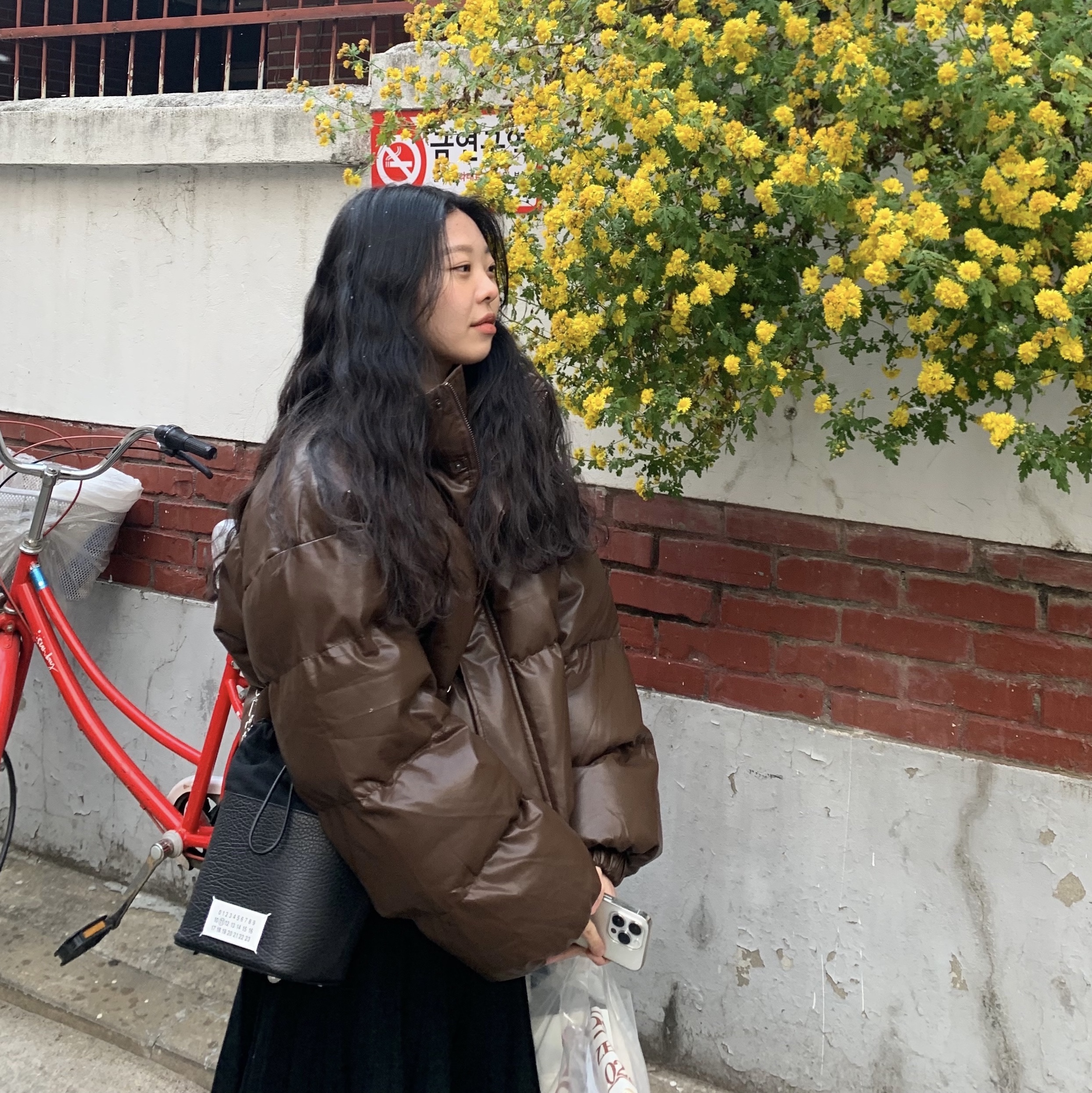Maison Margiela 5AC Bucket Bag Black 착용 스타일 - 1