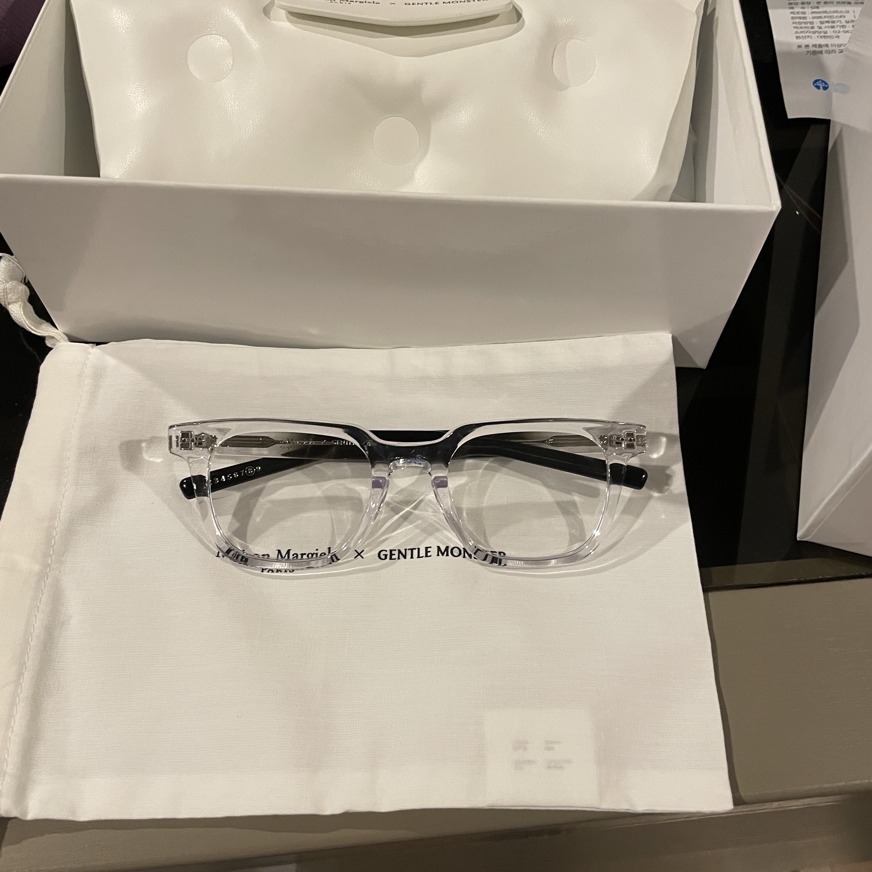 Gentle Monster x Maison Margiela MM117 Translucent Clear 착용 스타일
