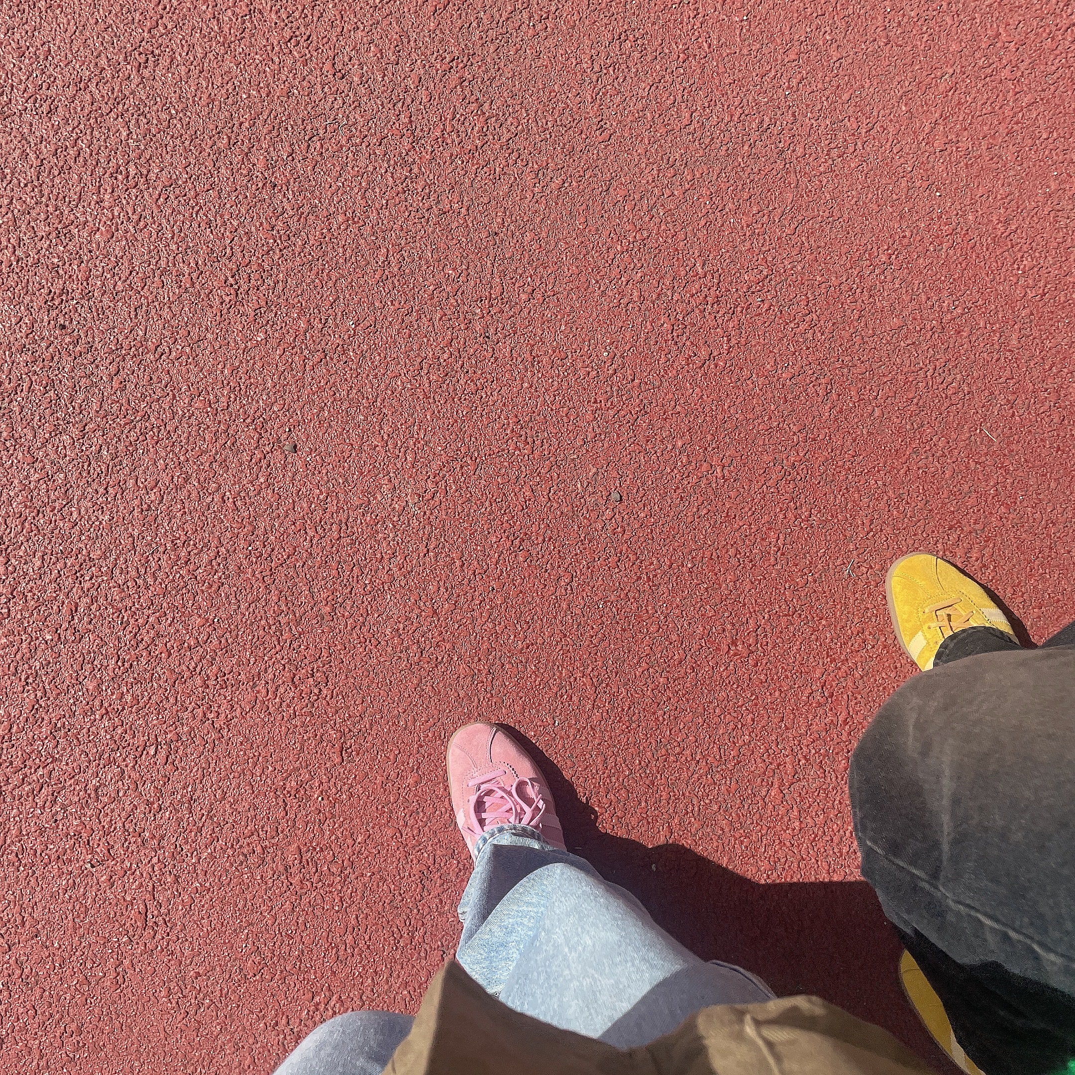 Adidas Bermuda Glow Pink, Adidas Bermuda Bold Gold 착용 스타일