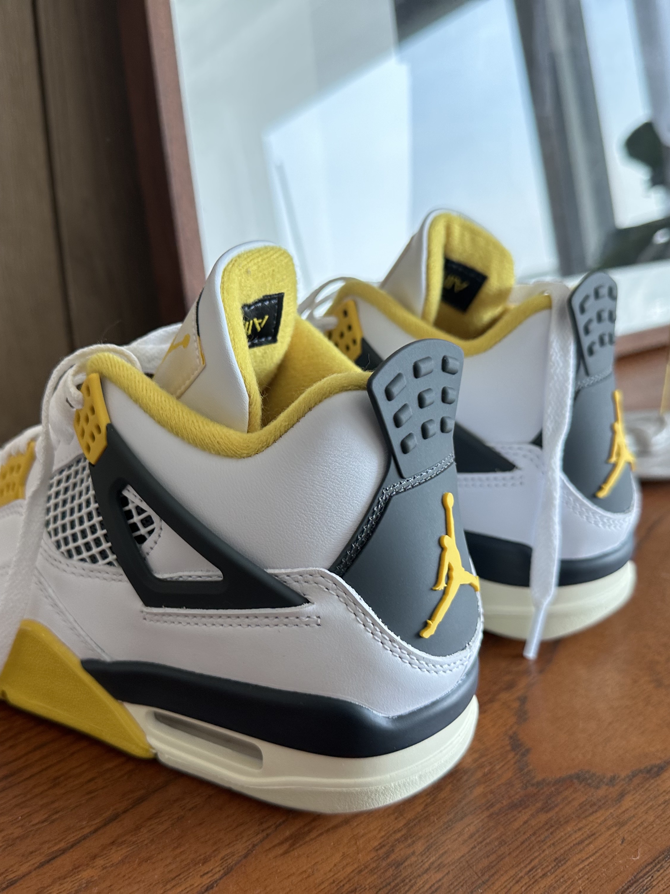 (W) Jordan 4 Retro Vivid Sulfur, (Kids) Palace x Gap Nylon Track Top Navy Red - 24SS 착용 스타일 - 9