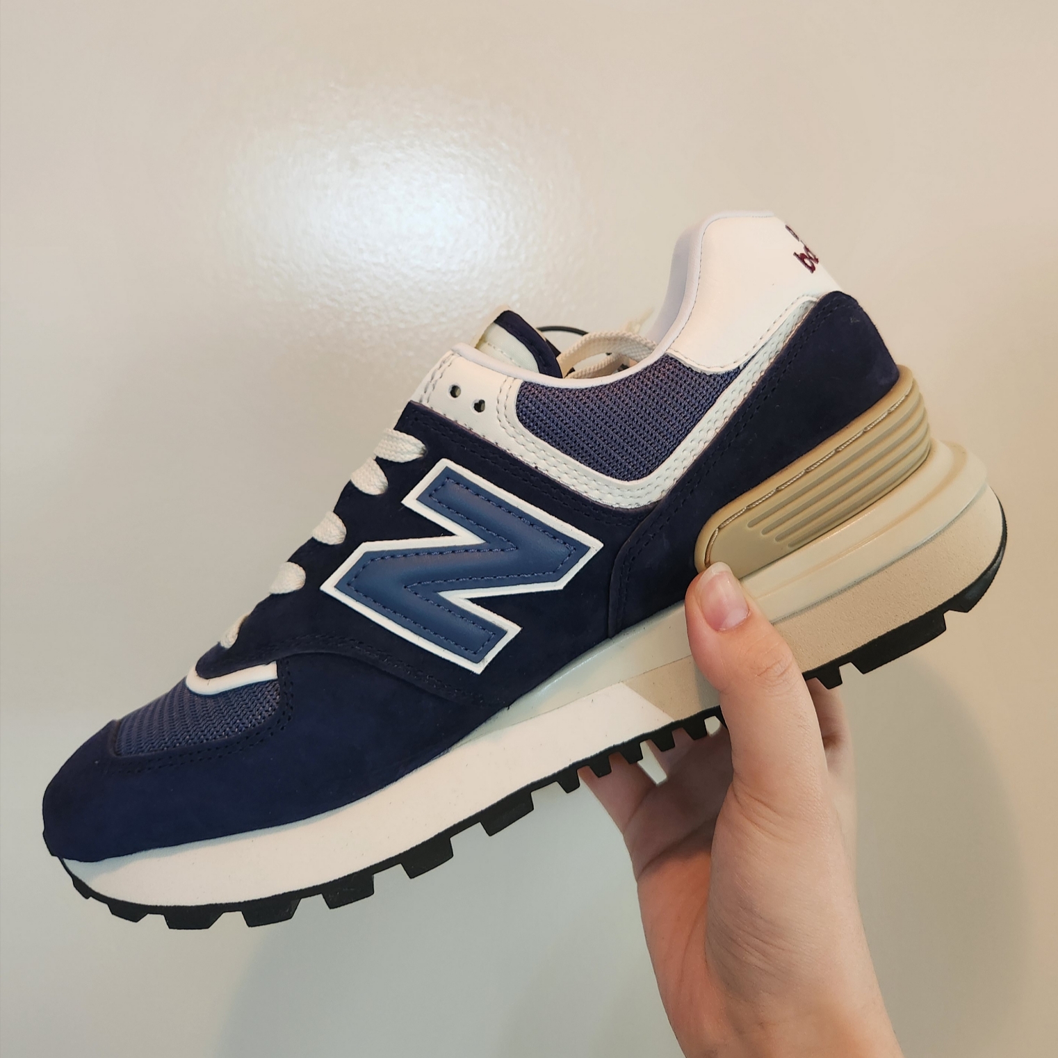 New Balance 574 Legacy Navy 착용 스타일 - 3