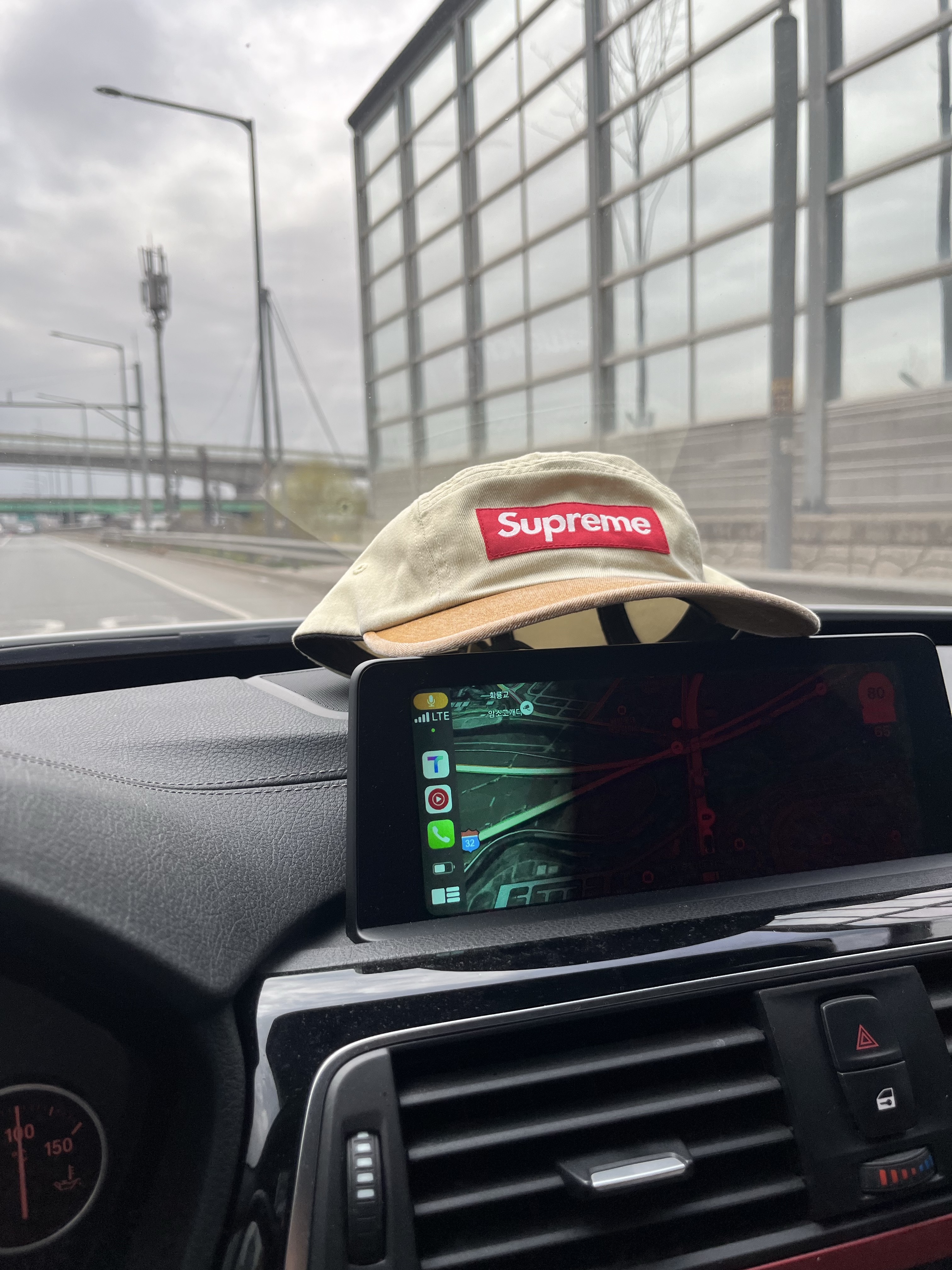 Supreme Pigment 2-Tone Camp Cap Natural - 24SS 착용 스타일