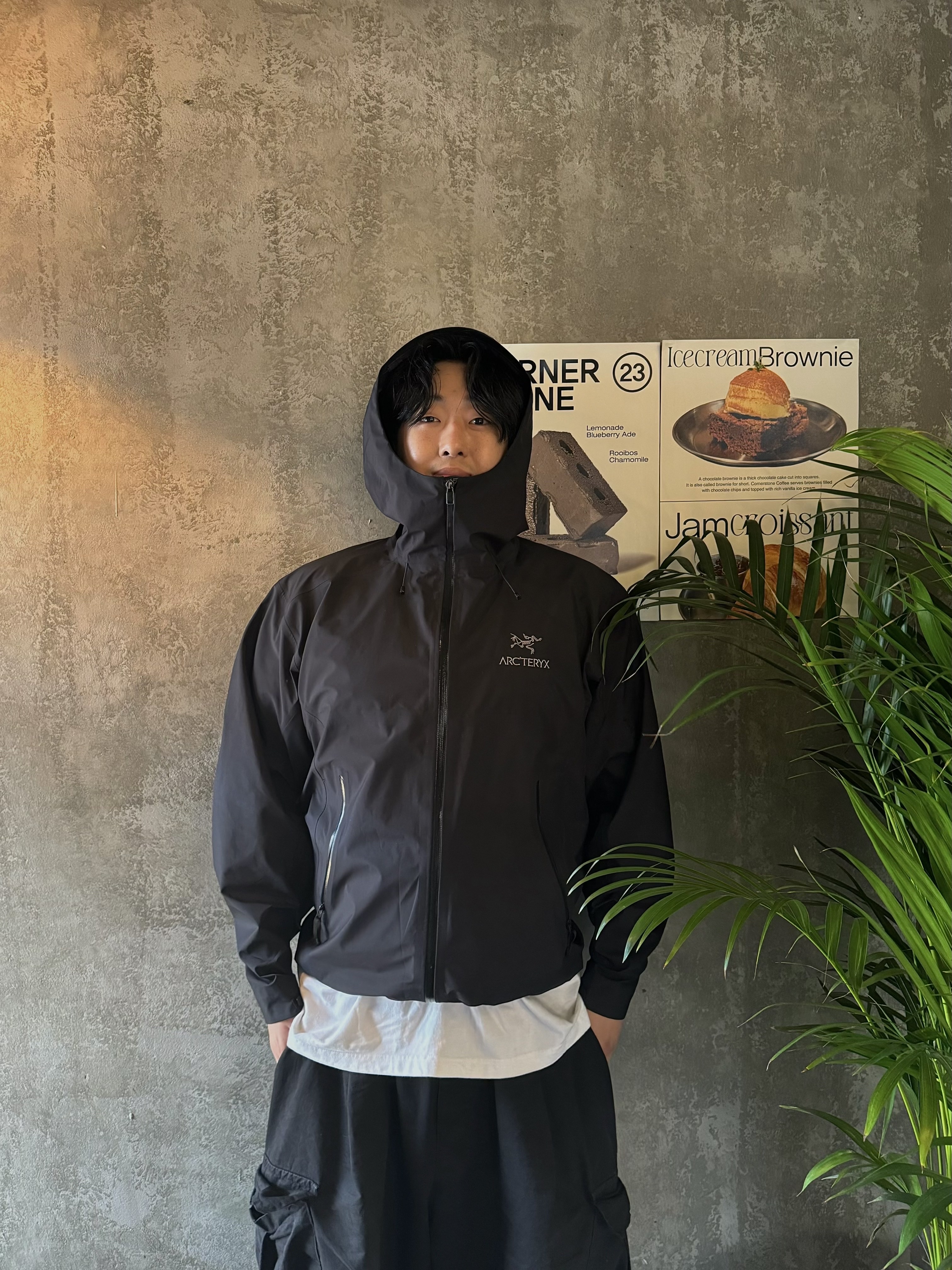 Arc'teryx Beta LT Jacket Black 착용 스타일 - 1