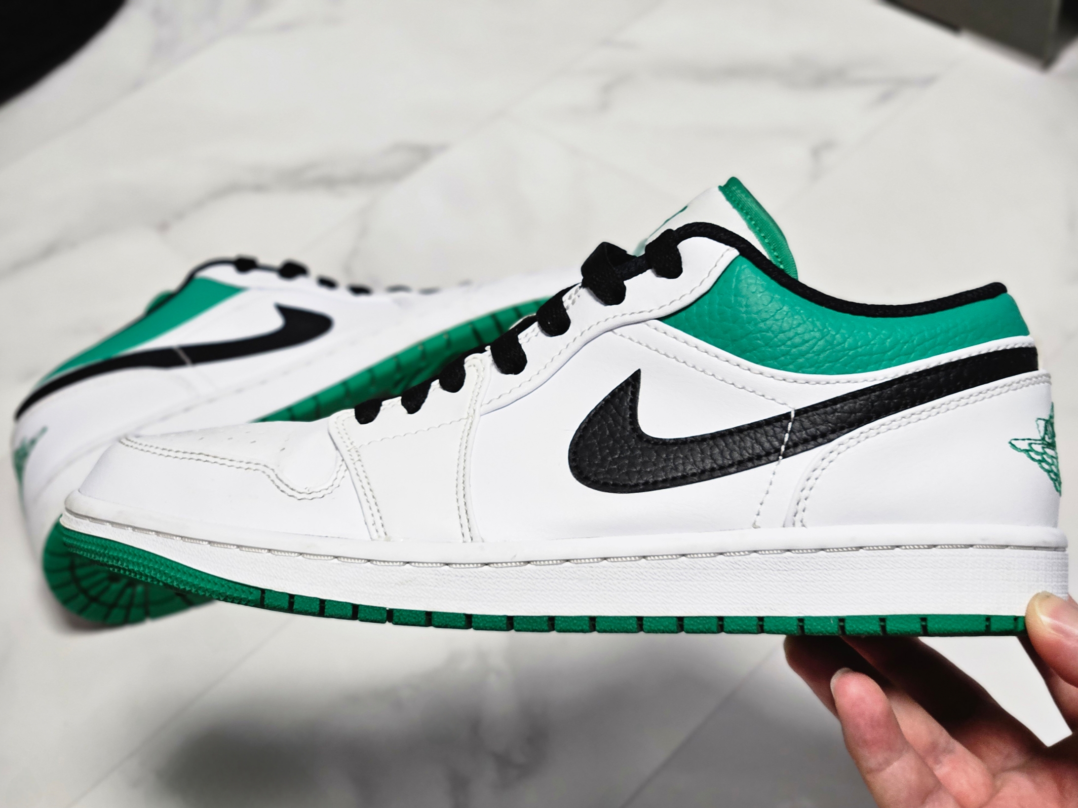 Jordan 1 Low White Lucky Green 착용 스타일 - 9