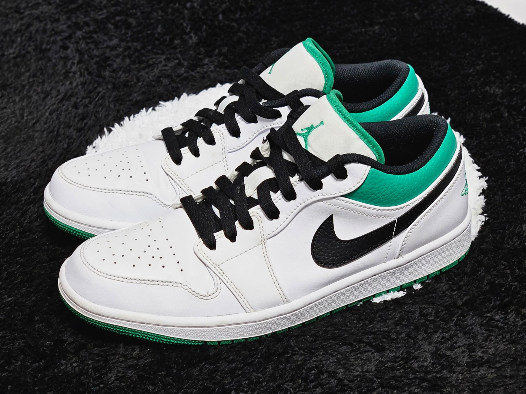 Jordan 1 Low White Lucky Green 착용 스타일 - 1