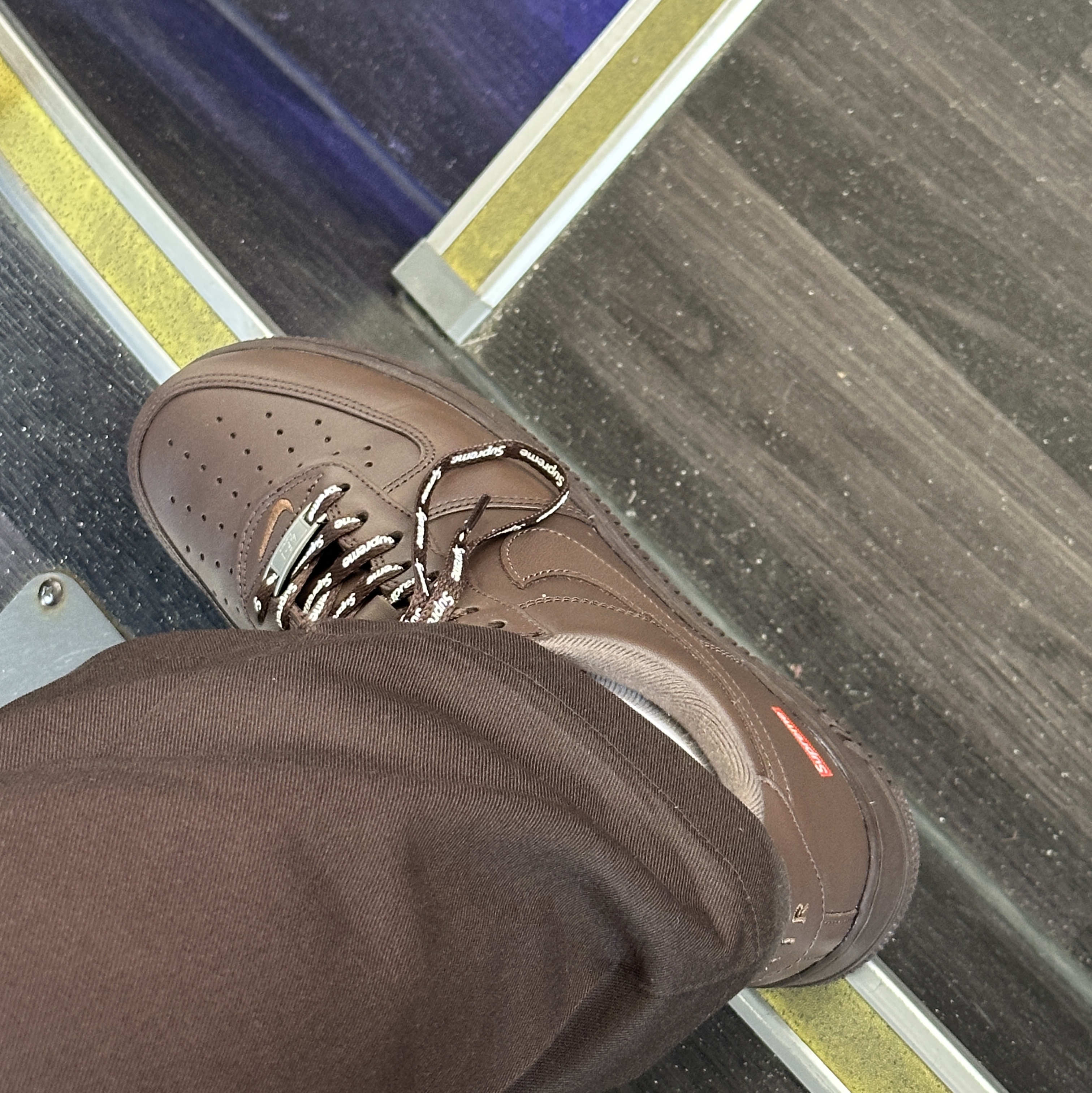 Nike x Supreme Air Force 1 Low Baroque Brown 착용 스타일