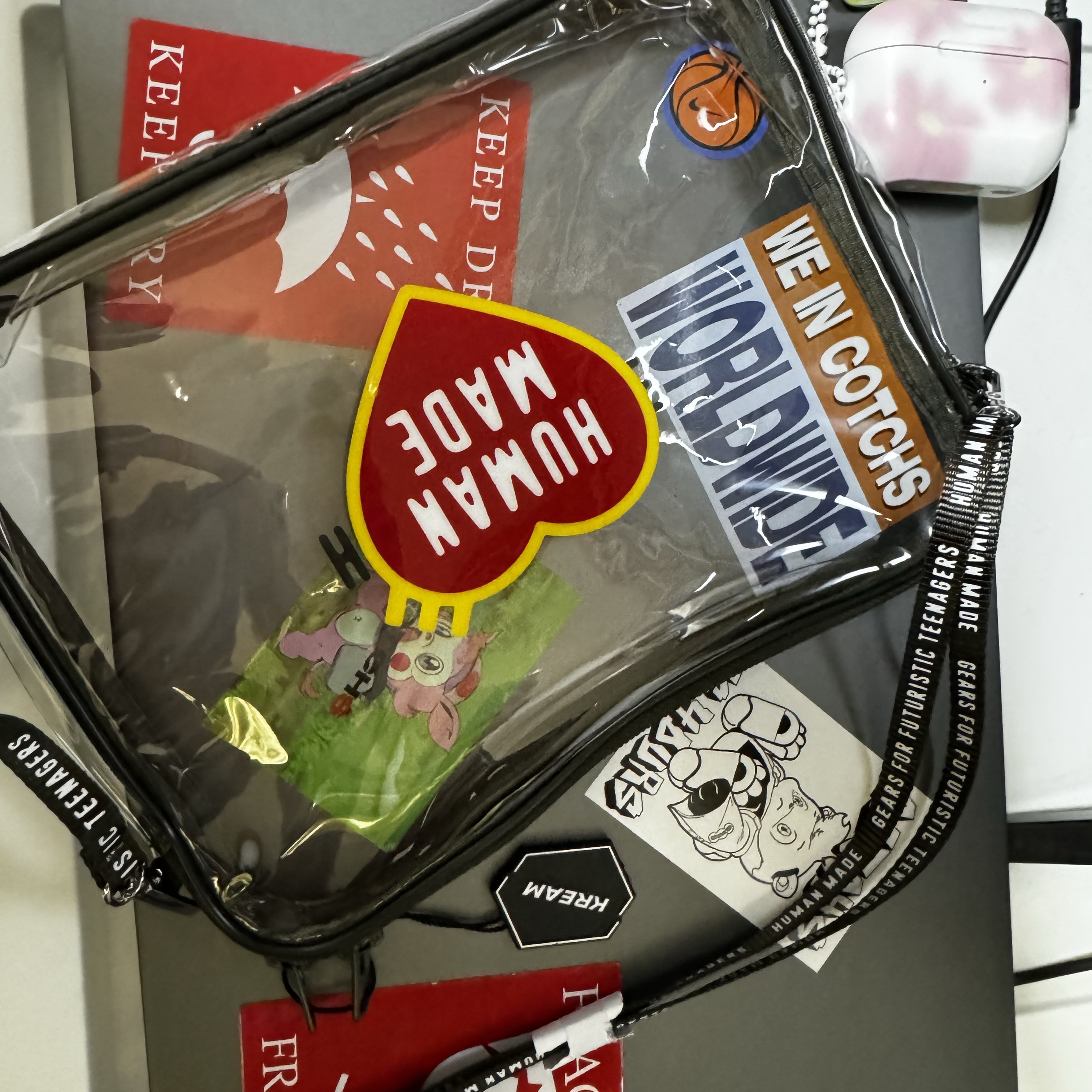 Human Made PVC Pouch Large Clear 착용 스타일