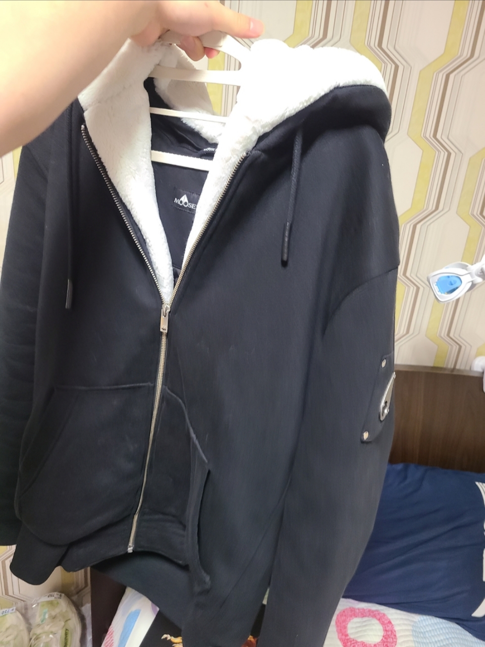 Moose Knuckles Classic Bunny 3 White Lining Zip Hoodie Black - 22FW 착용 스타일 - 2