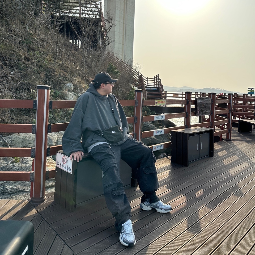 Stussy Stock Low Pro Cap Black, Yeezy Gap Engineered By Balenciaga Dove Hoodie Black 착용 스타일 - 3