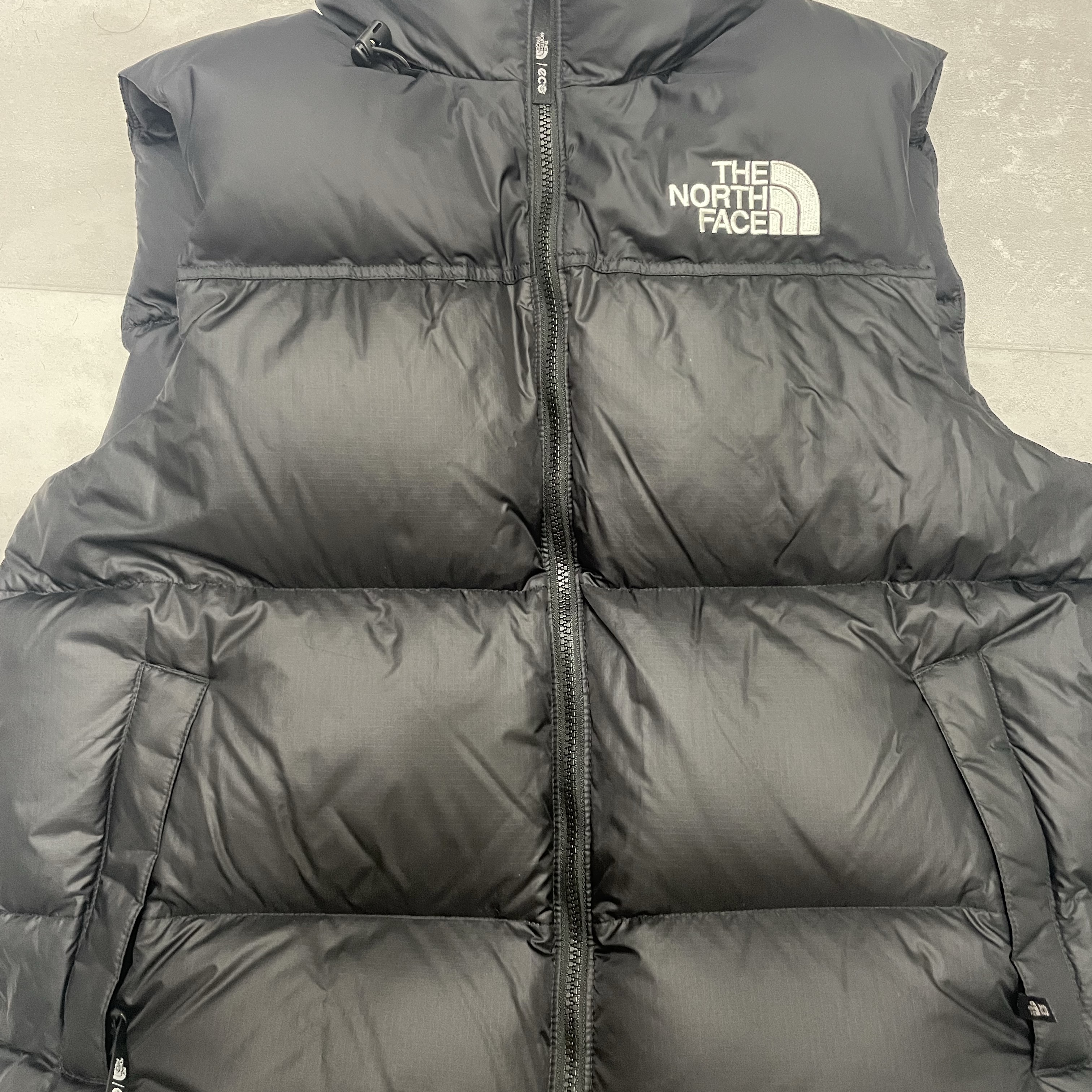 The North Face 1996 Eco Nuptse Vest Black 착용 스타일