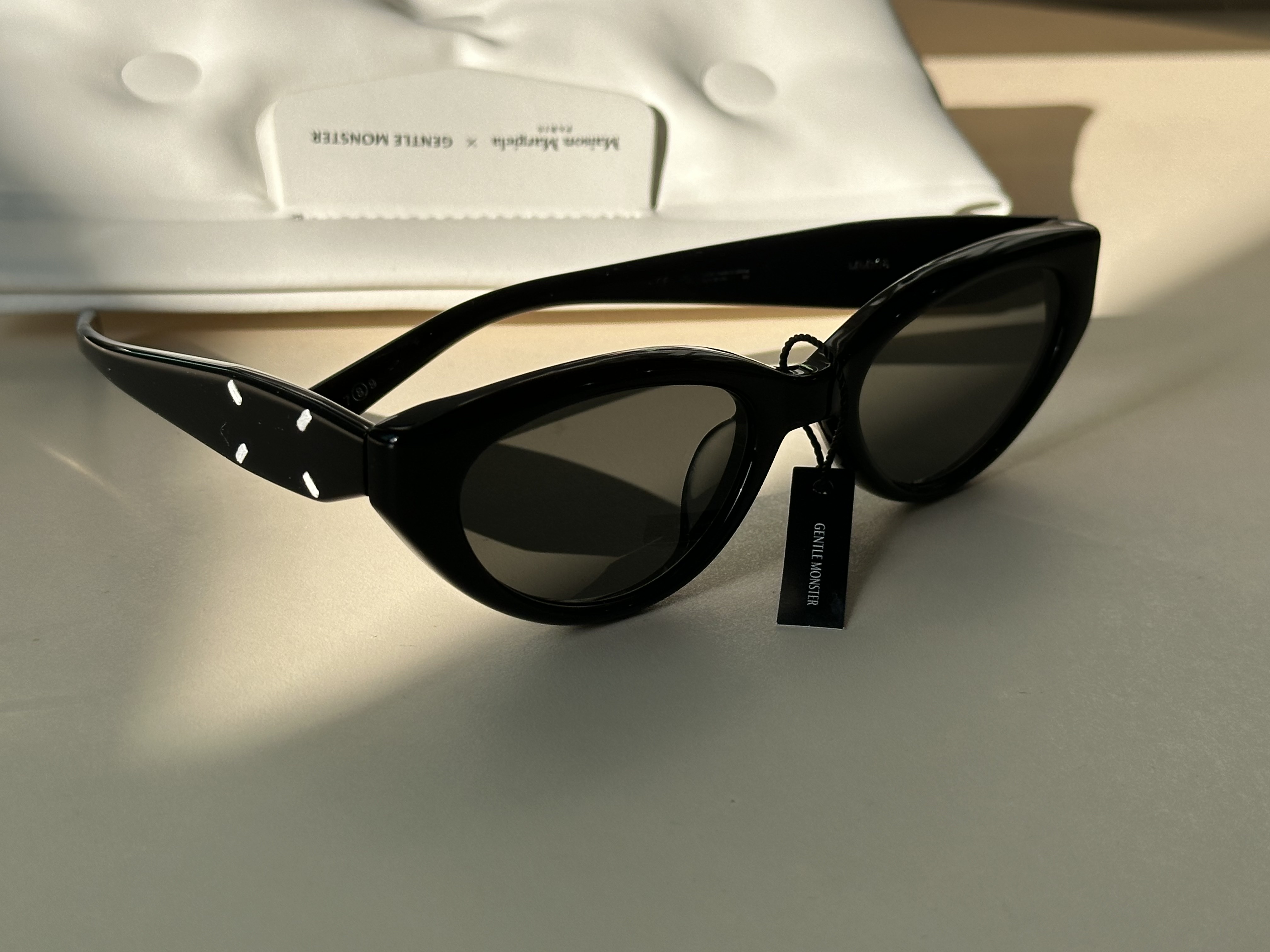 Gentle Monster x Maison Margiela MM108 Black Black 착용 스타일