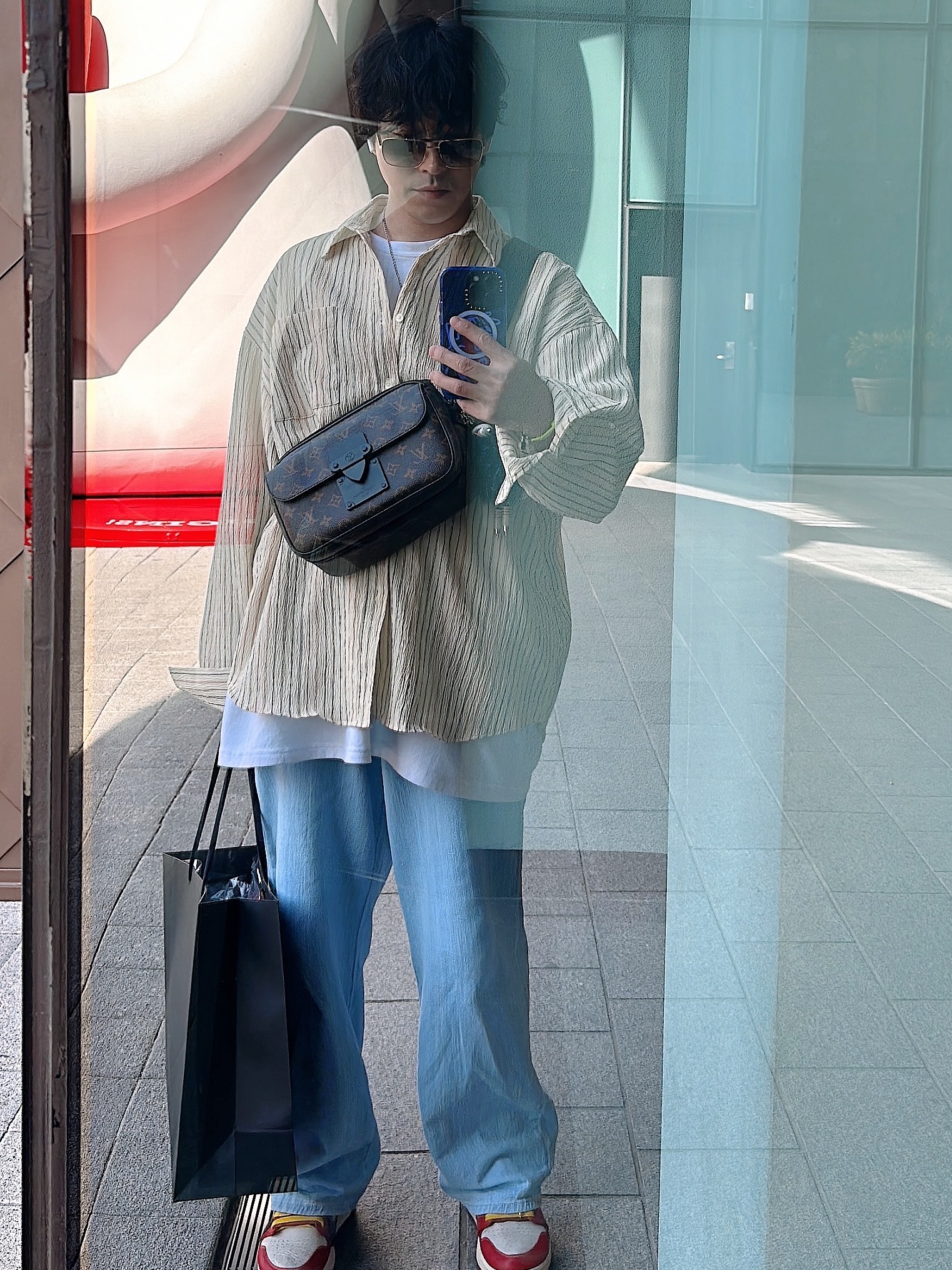 Louis Vuitton S Lock Messenger Monogram Minty Green, (W) Jordan 1 x Teyana Taylor Zoom CMFT 2 Gym Red 착용 스타일