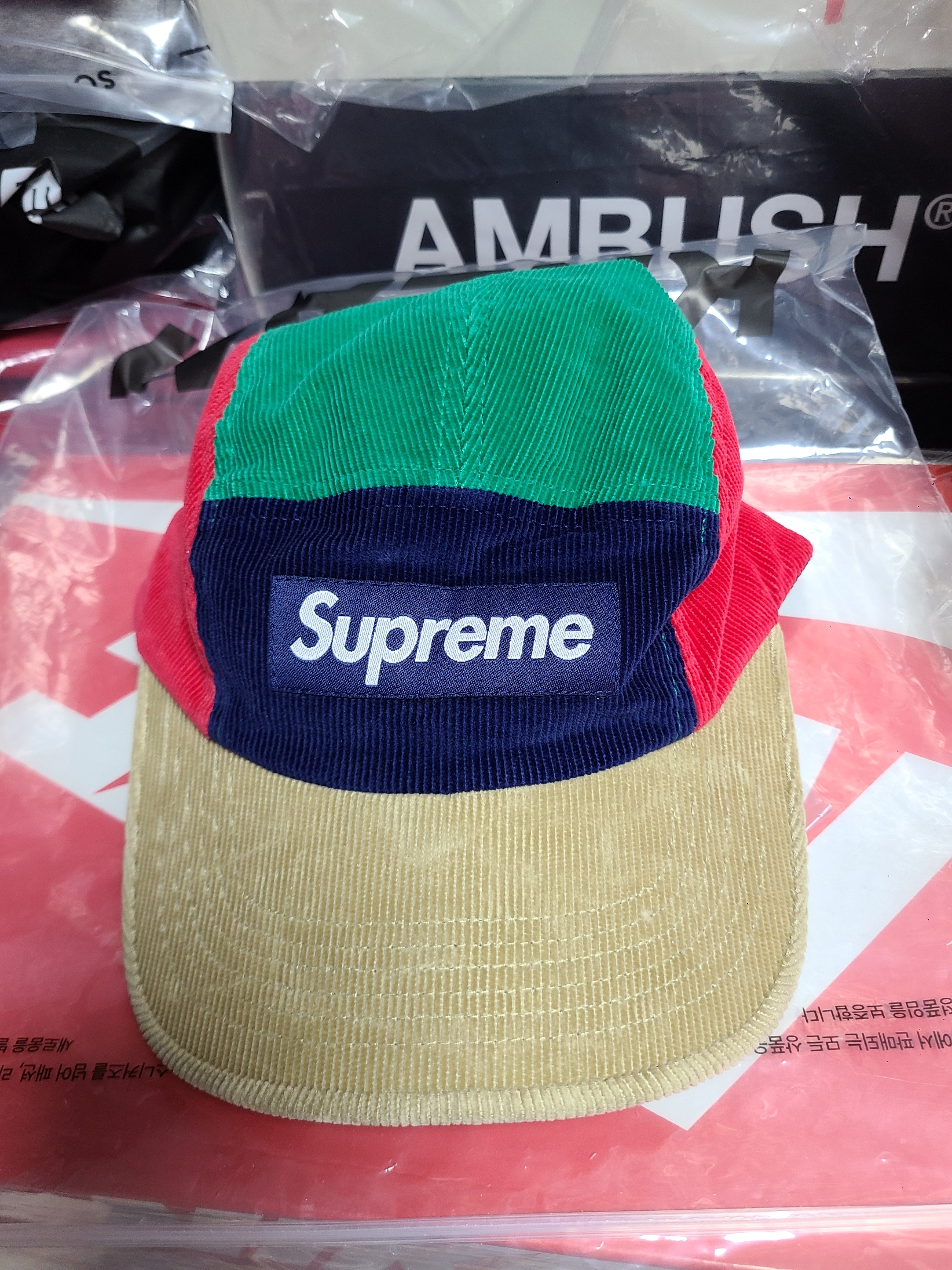 Supreme Washed Chino Twill Camp Cap Zebra - 22FW, Supreme Corduroy Camp Cap Multicolor - 23FW 착용 스타일 - 2