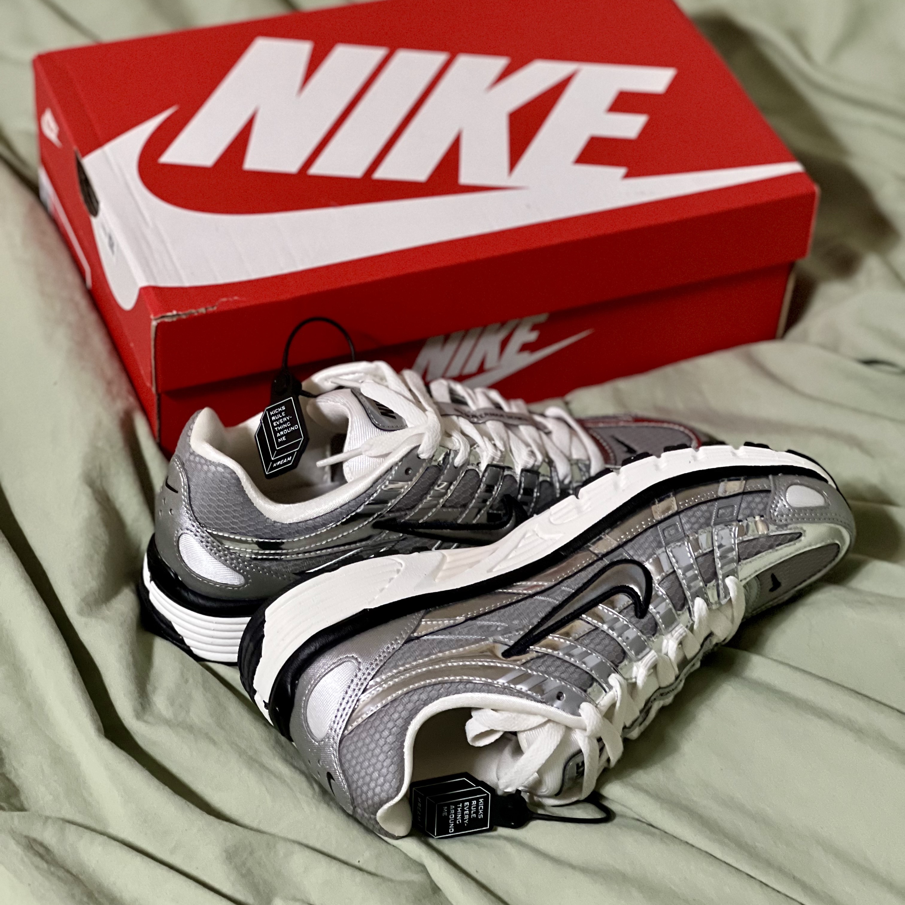 Nike P-6000 Metallic Silver 착용 스타일