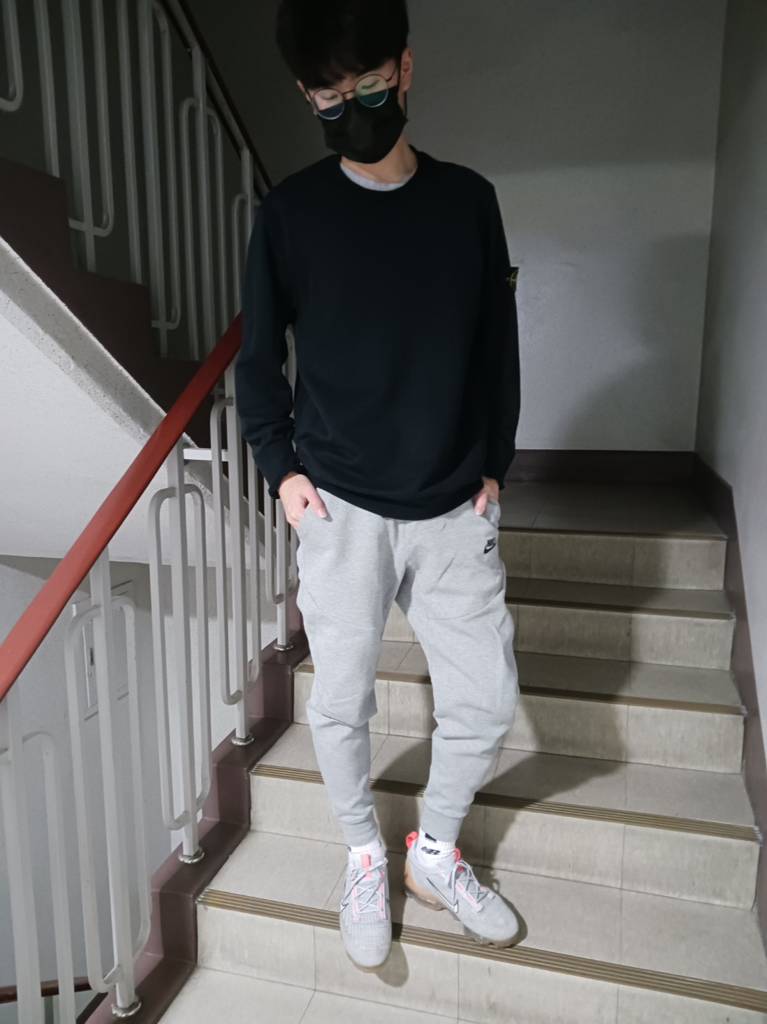 Nike Air VaporMax 2021 Flyknit Grey Fog Bright Mango 착용 스타일 - 2