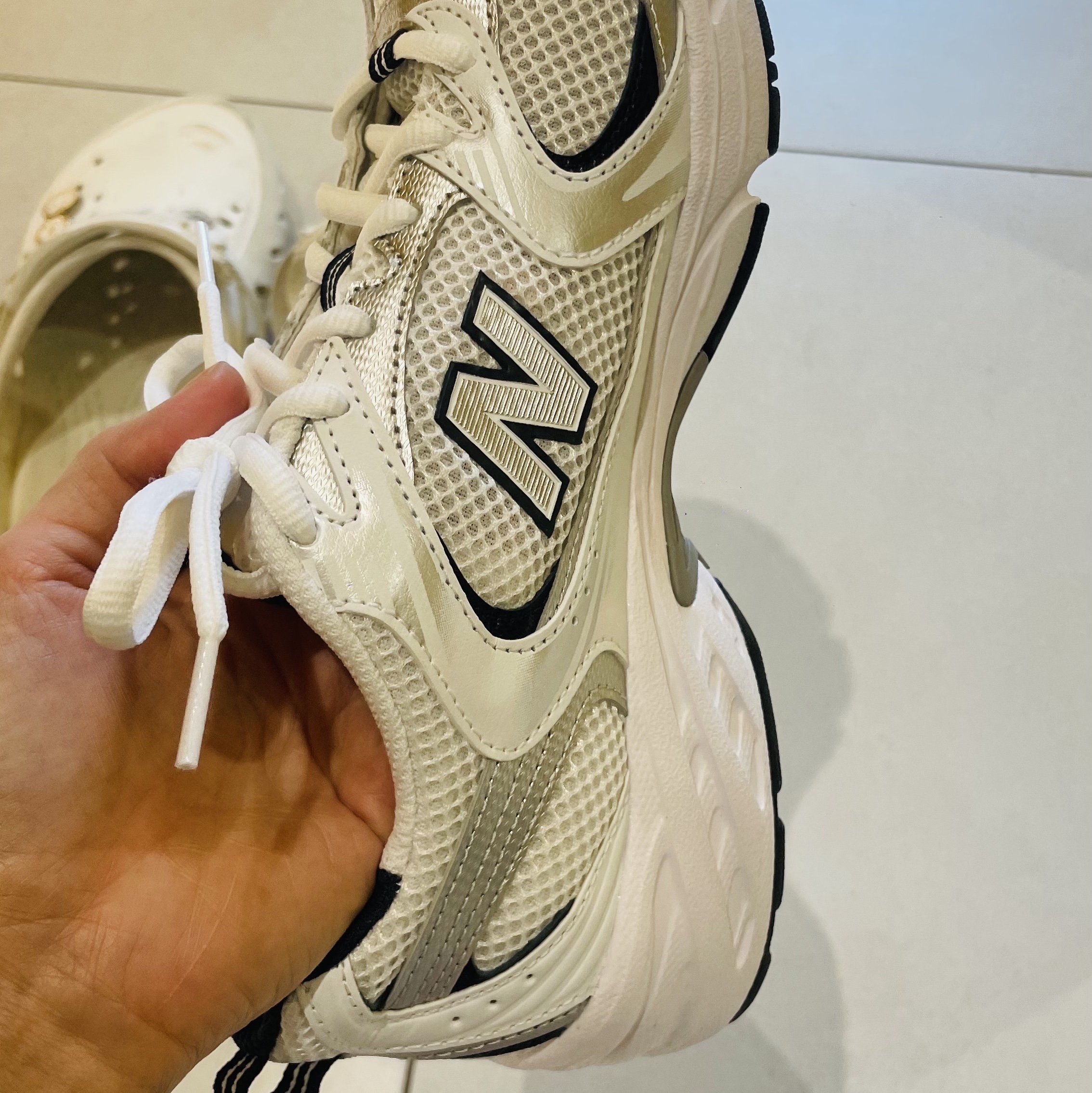 New Balance 530 White 착용 스타일