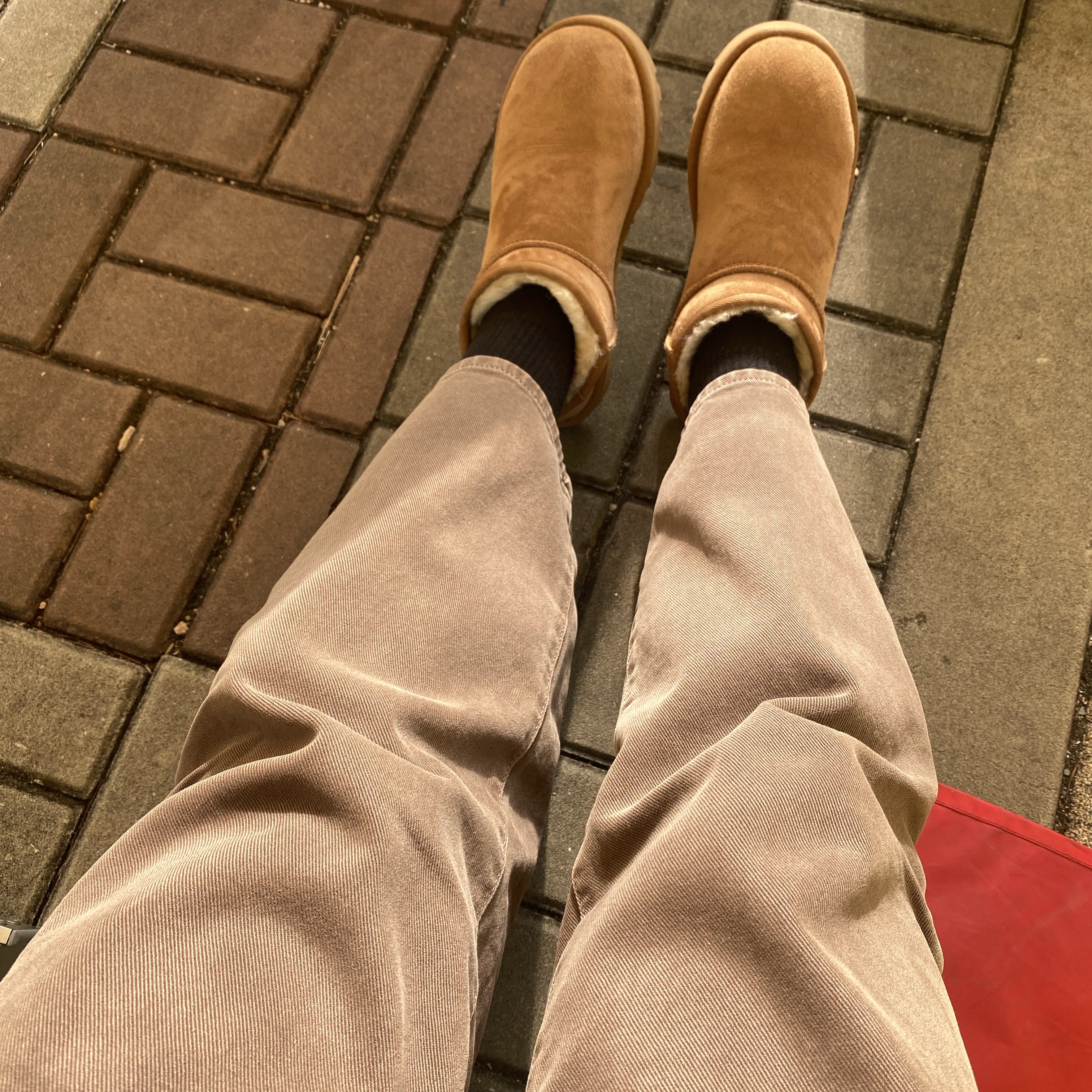 (W) UGG Classic Ultra Mini Boots Chestnut 착용 스타일