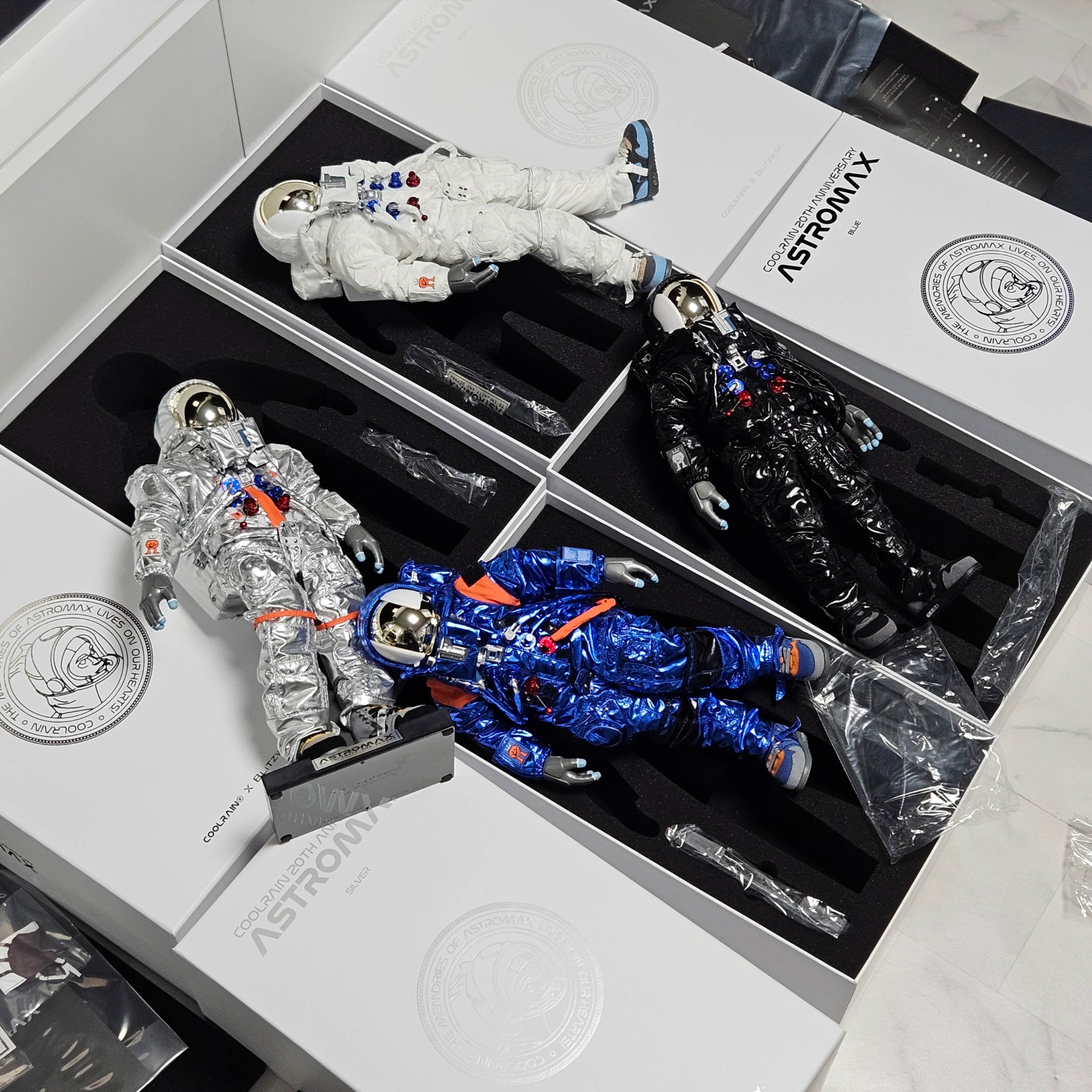 Coolrain x Blitzway Astromax Silver 착용 스타일 - 5