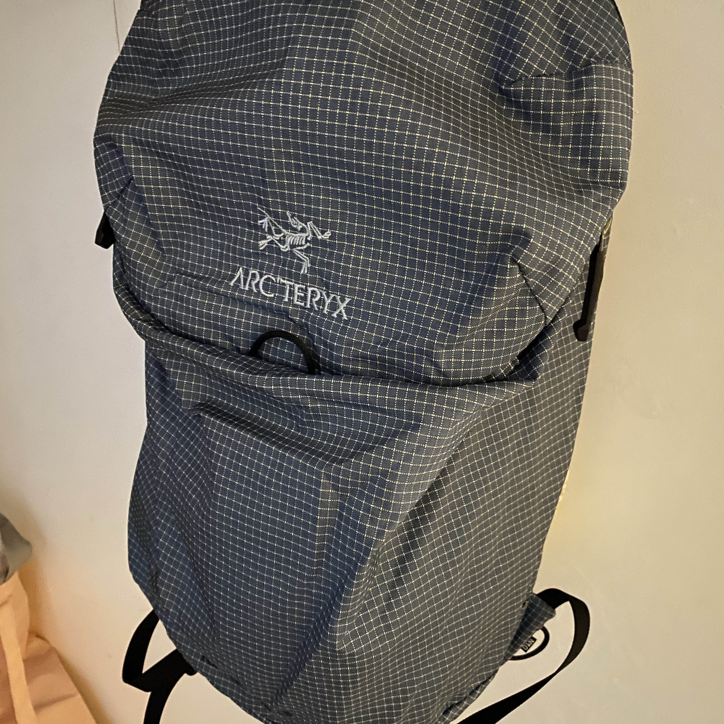 Arc'teryx Konseal 15 Backpack Neptune 착용 스타일