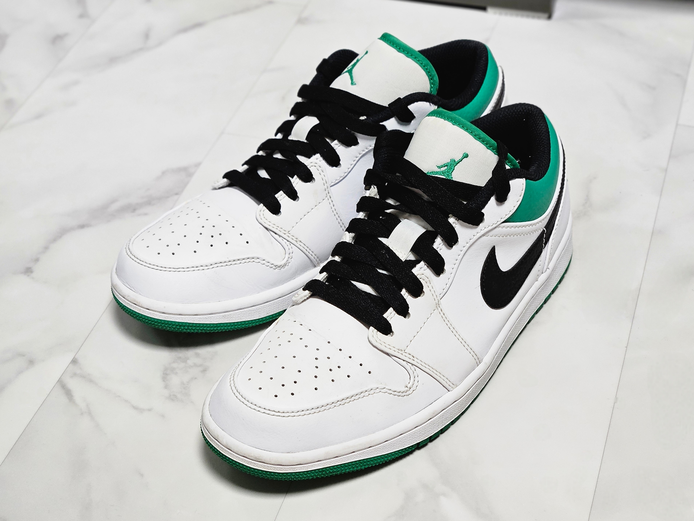 Jordan 1 Low White Lucky Green 착용 스타일 - 5