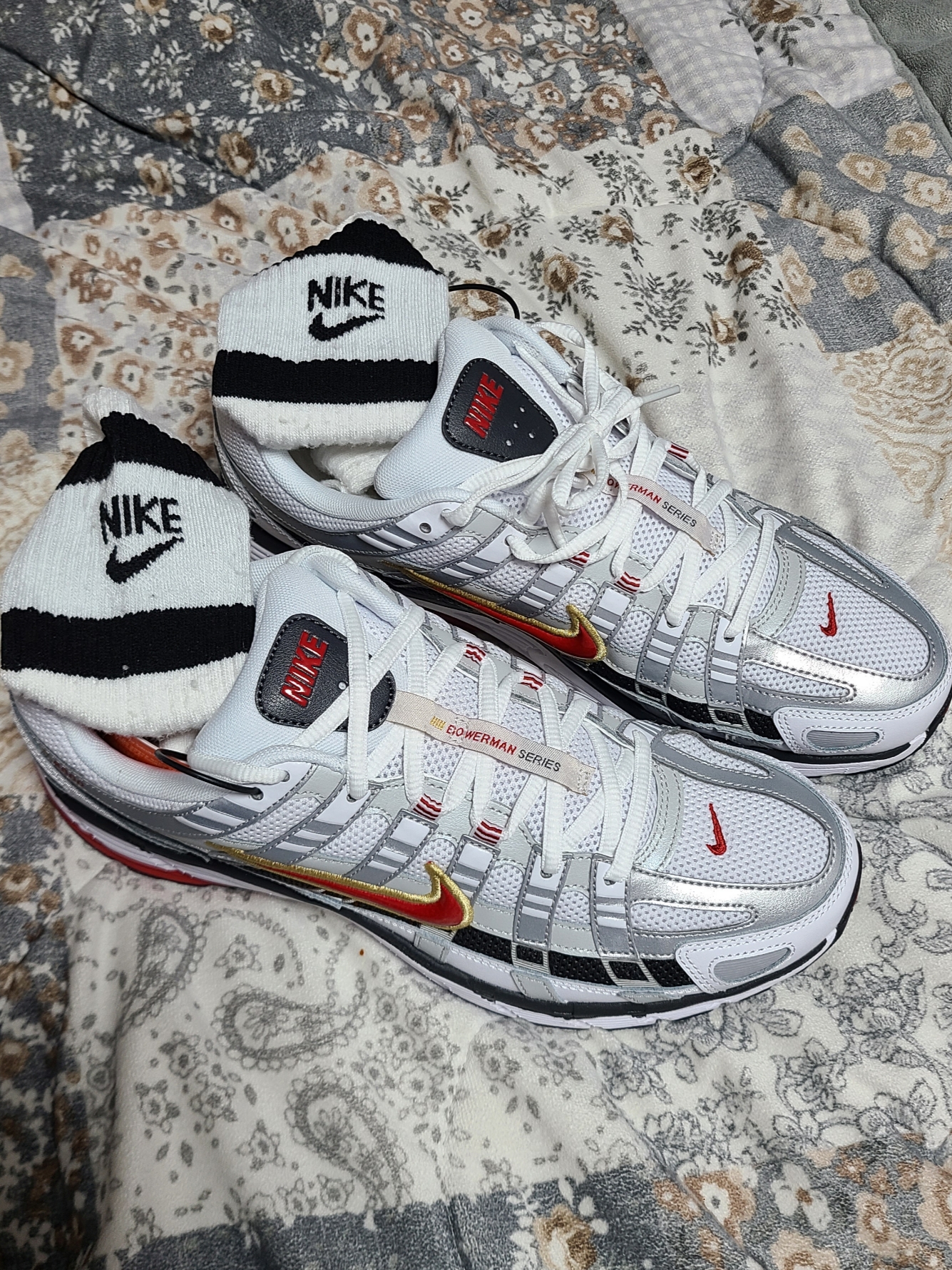 Nike P-6000 White Varsity Red 착용 스타일 - 2