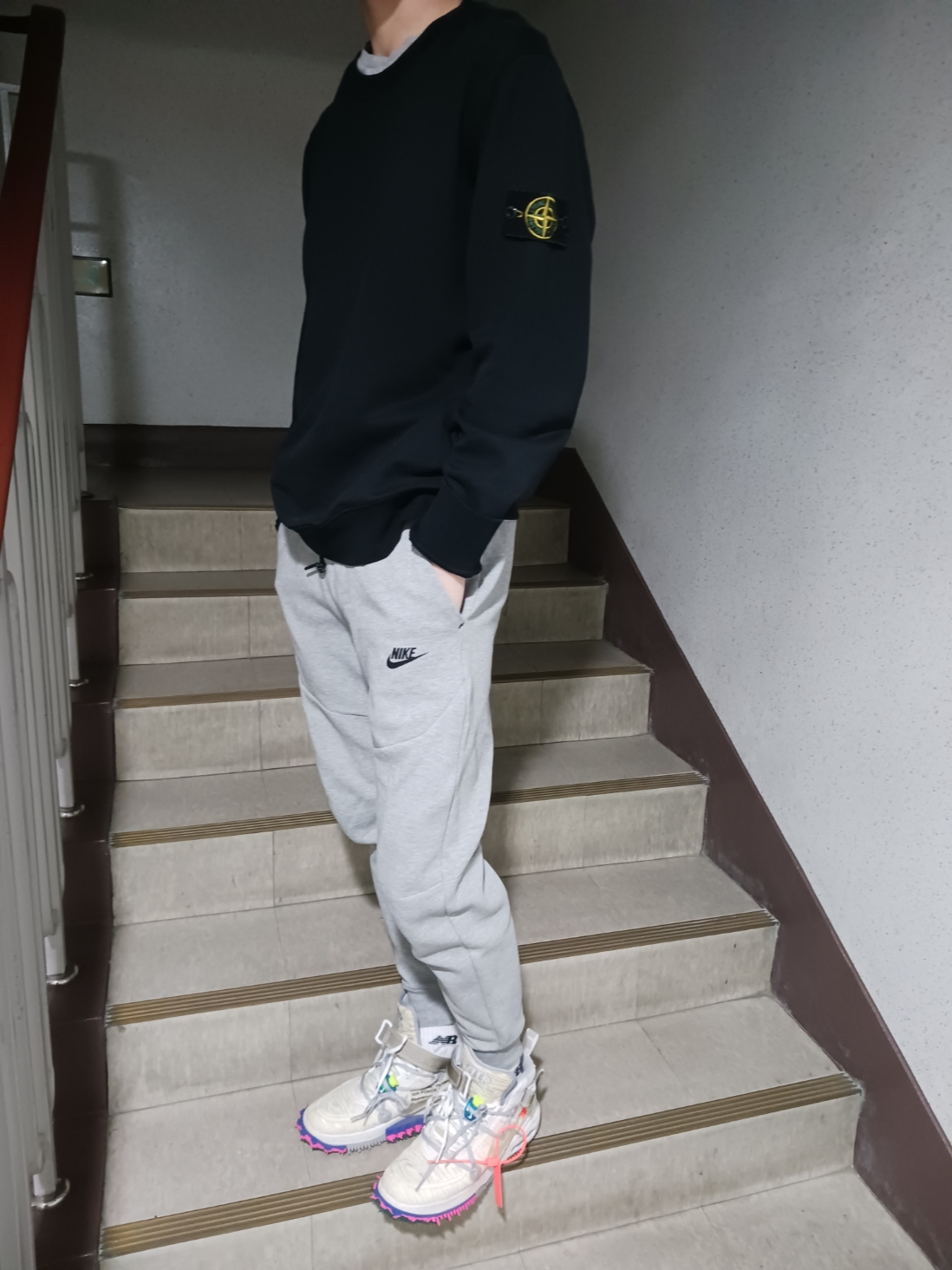 Nike x Off-White Air Force 1 Mid SP White 착용 스타일 - 2