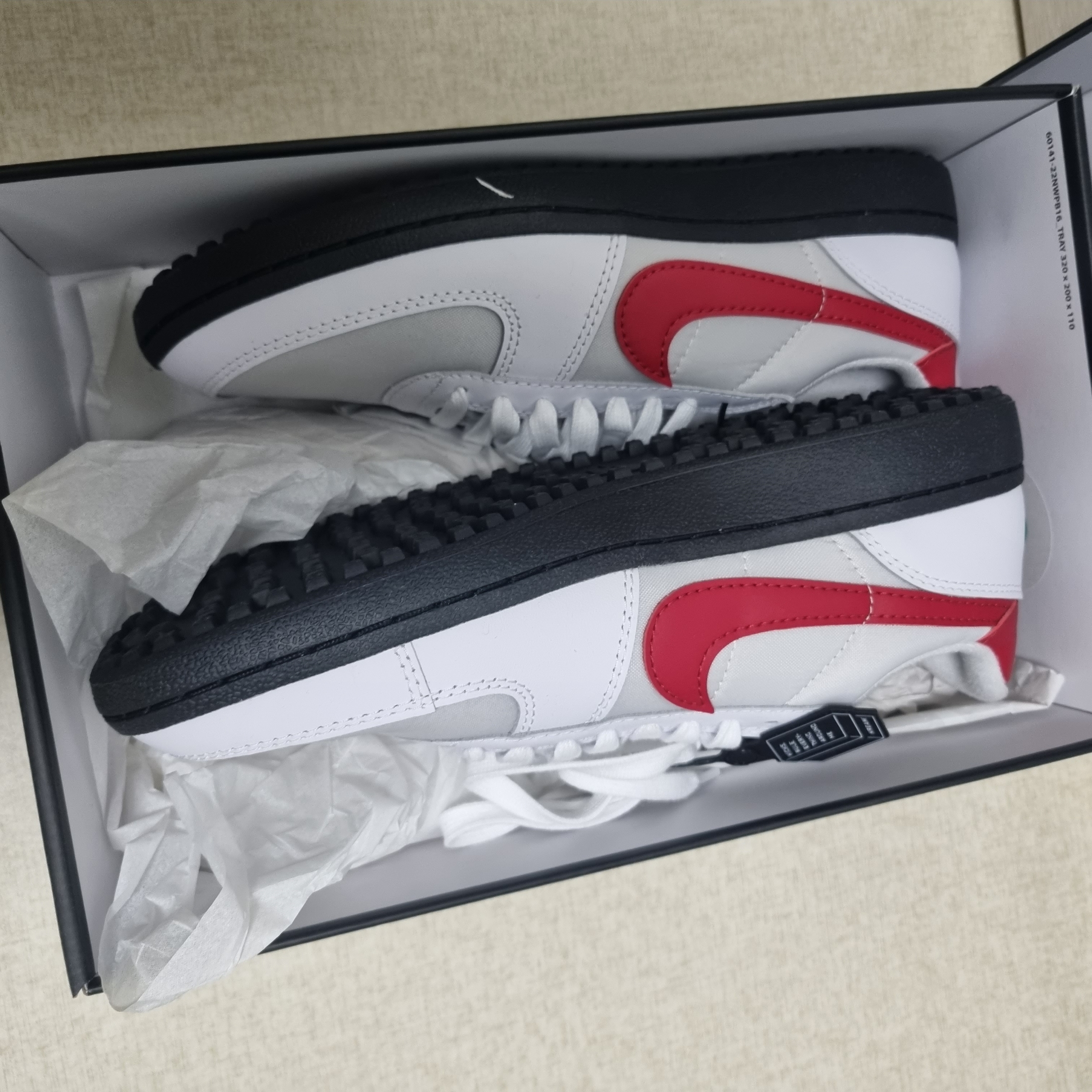 Nike Field General 82 SP White and Varsity Red 착용 스타일