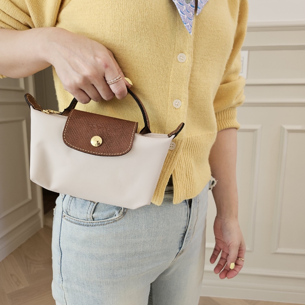 Longchamp Le Pliage Original Handle Pouch Paper 착용 스타일