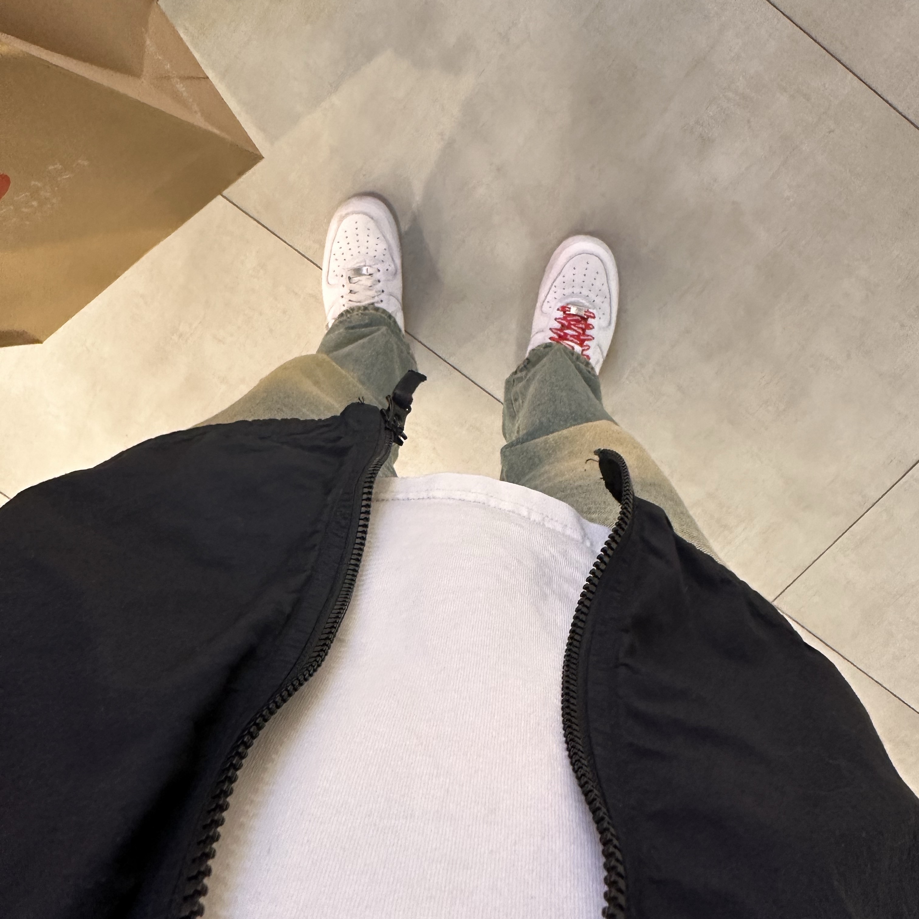 Nike x Supreme Air Force 1 Low White 착용 스타일