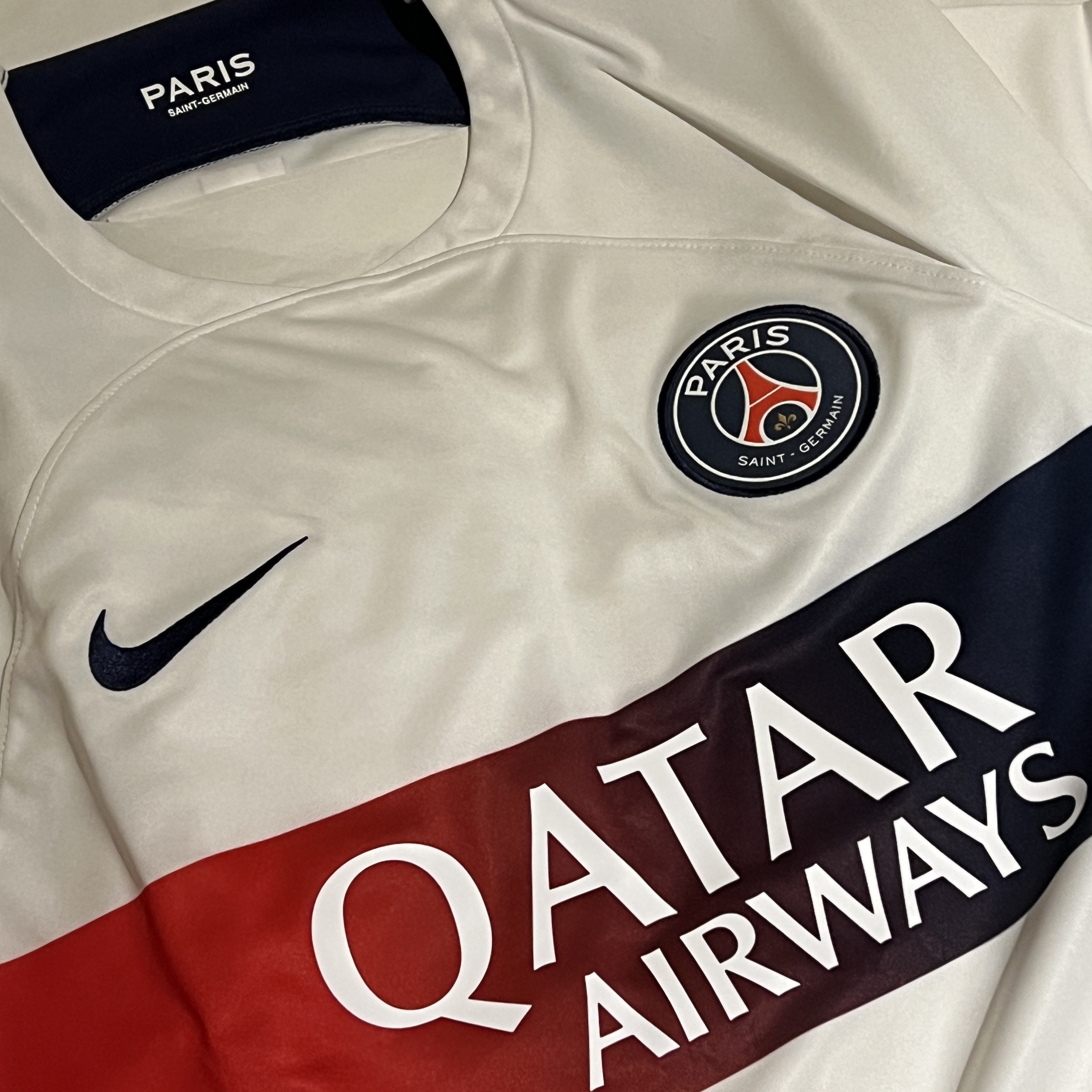 Nike Paris Saint-Germain 2023/24 Dri-Fit Stadium Away Jersey White Midnight Navy (Non Marking Ver.) 착용 스타일 - 2