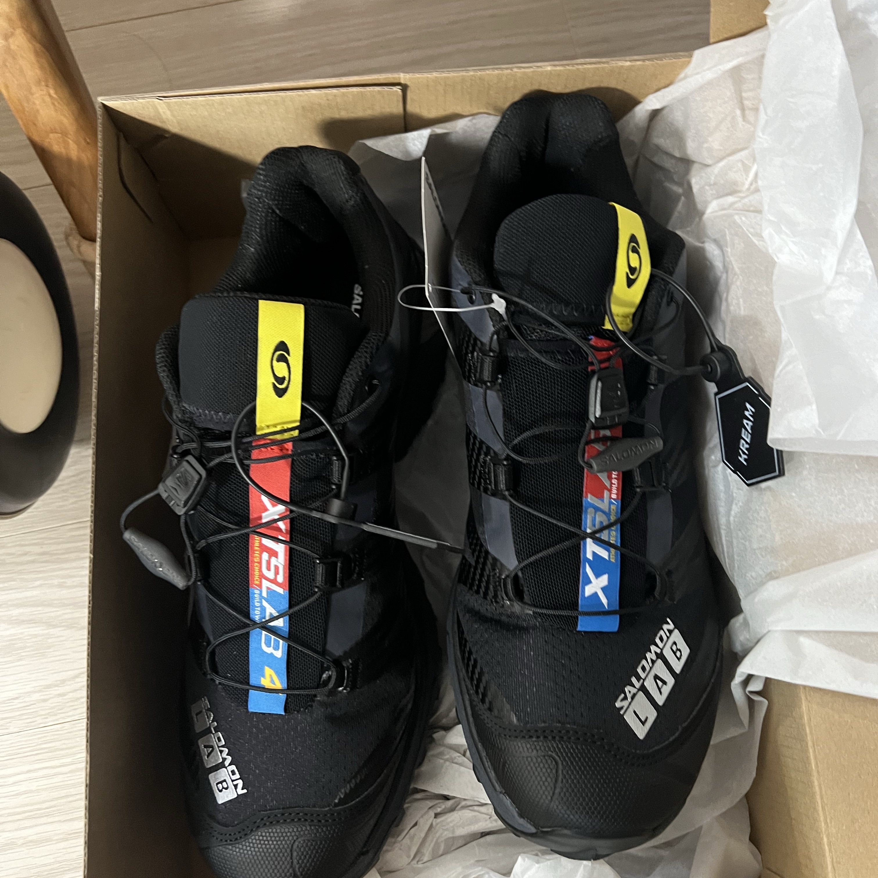 Salomon XT-4 Black Silver Metallic 착용 스타일