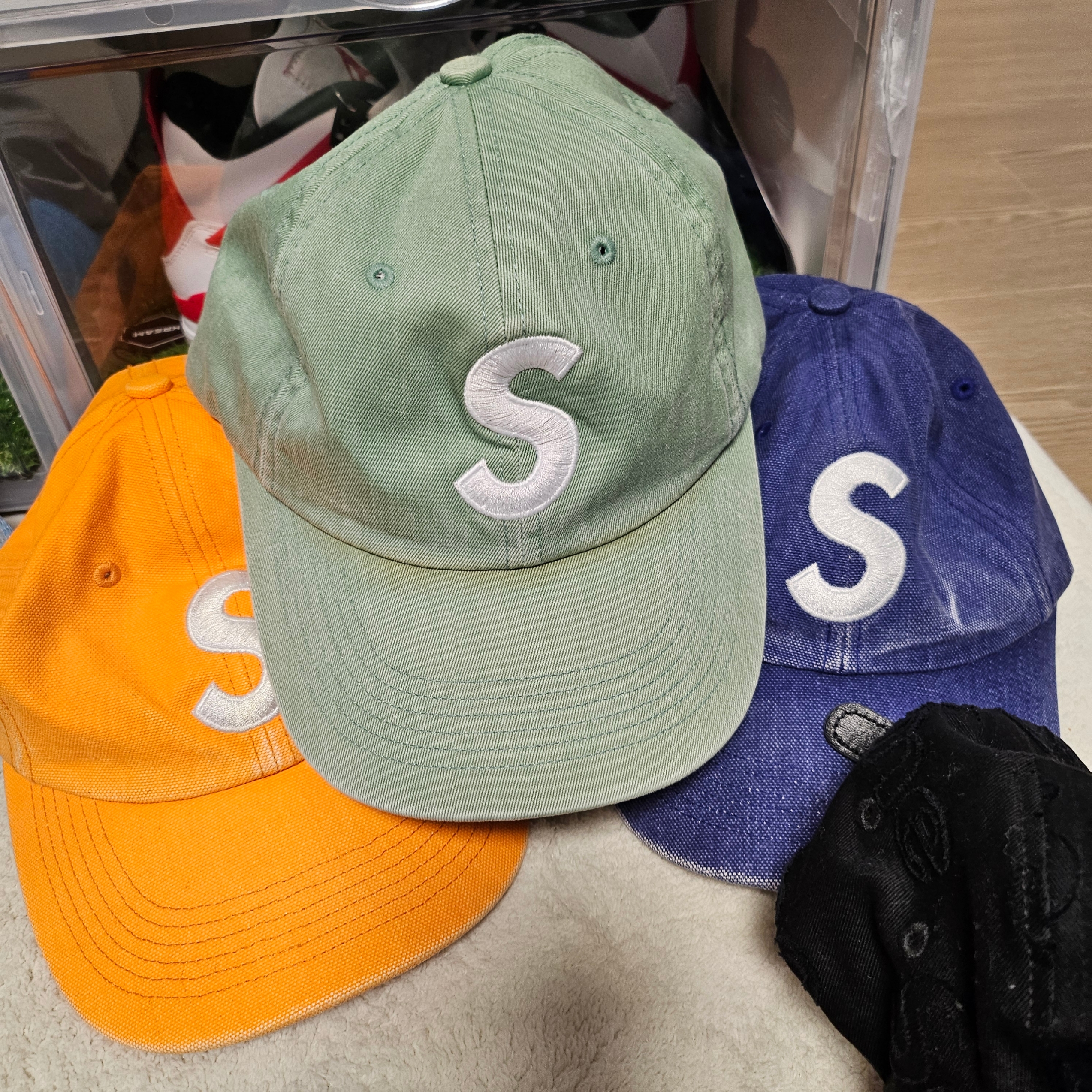 Supreme Pigment 2-Tone Camp Cap Navy - 24SS, Supreme Washed Chino Twill Camp Cap Purple - 24SS 착용 스타일 - 2