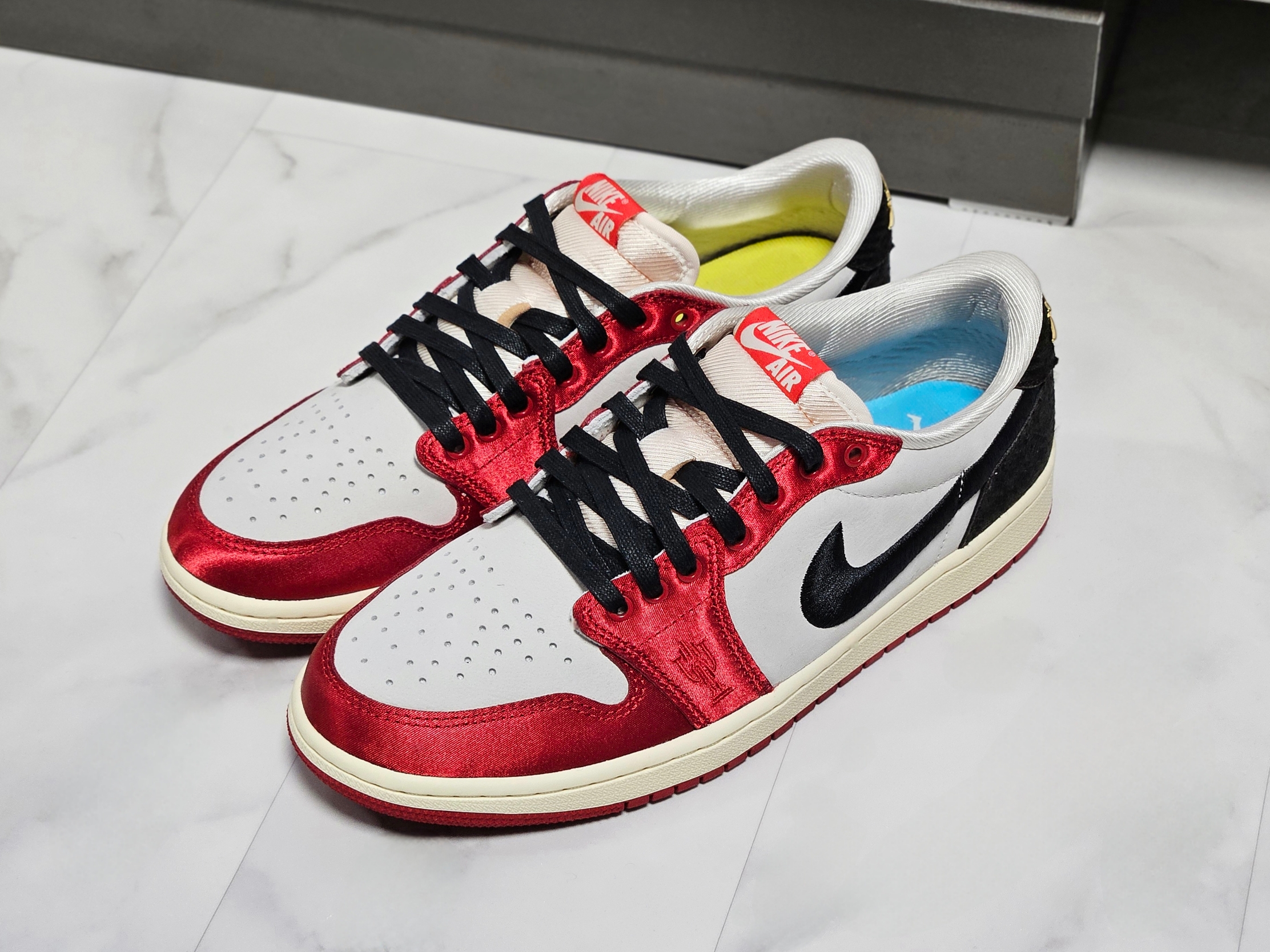 Jordan 1 x Trophy Room Retro Low OG SP Sail Varsity Red 착용 스타일 - 10