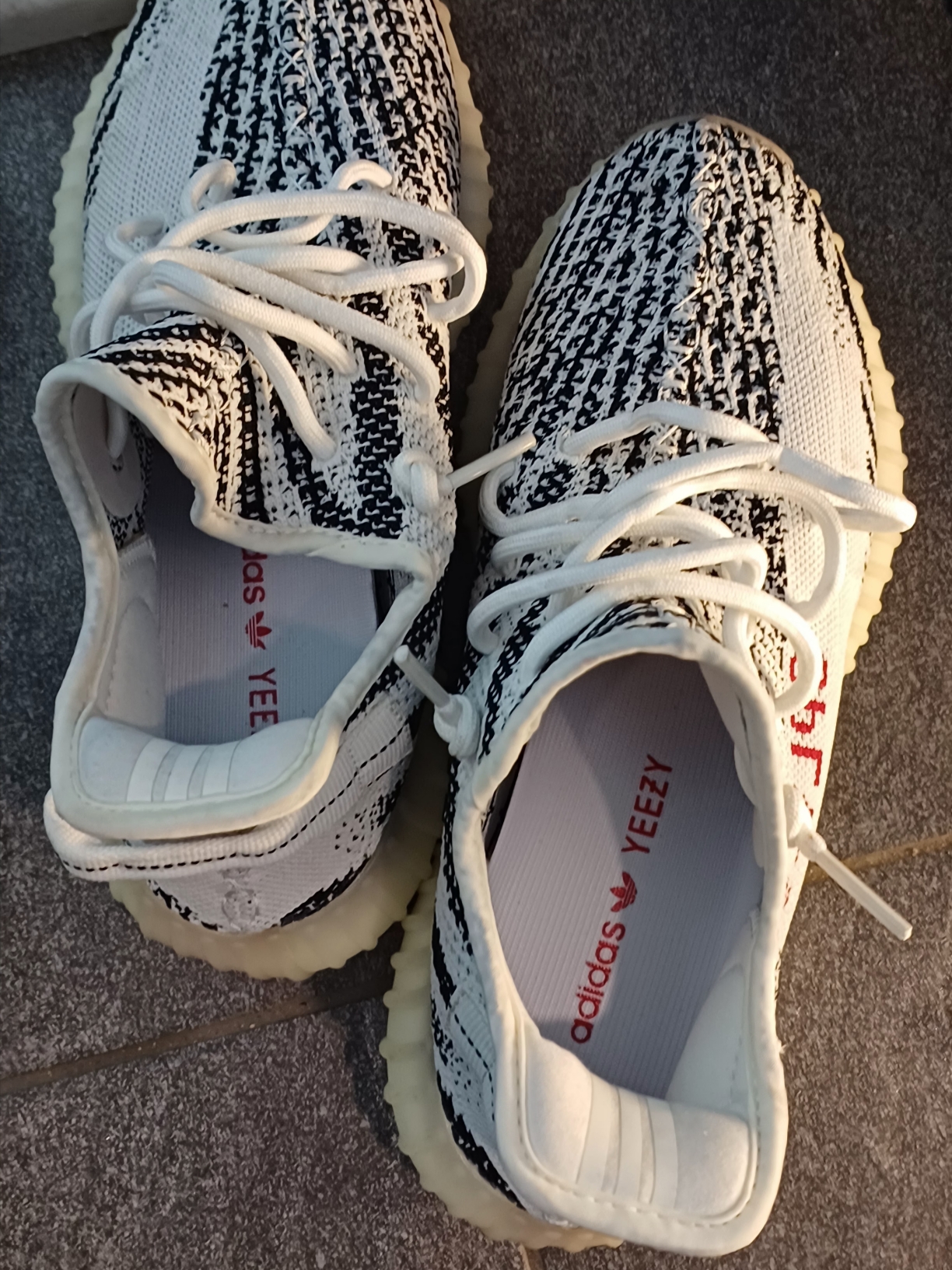 Adidas Yeezy Boost 350 V2 Zebra 2017/2019/2020 착용 스타일